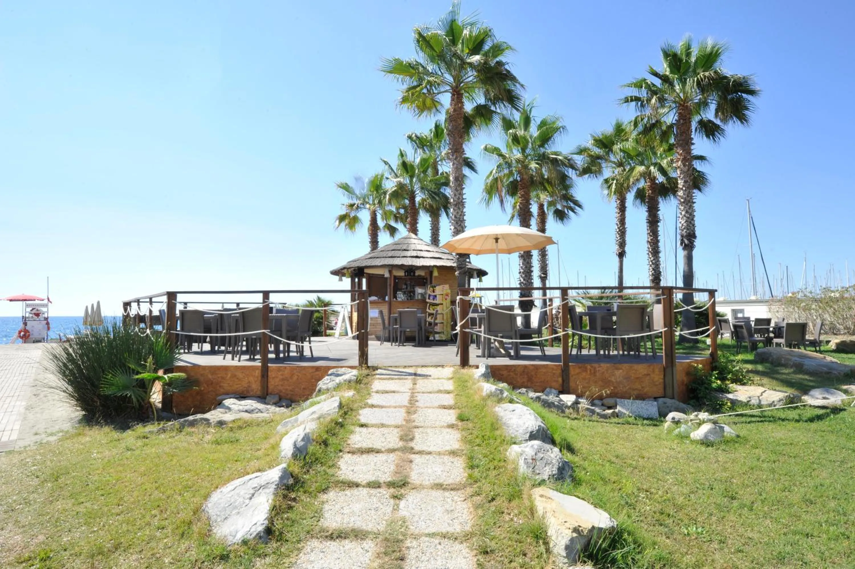 Restaurant/places to eat in Aregai Marina Hotel & Residence