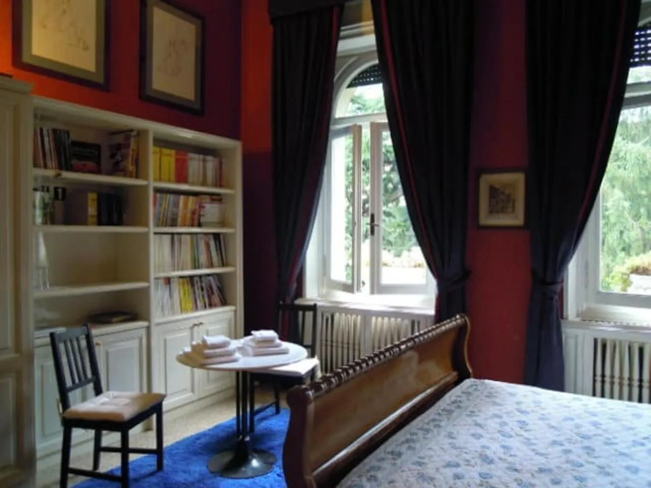 Library, Bed in Villa V