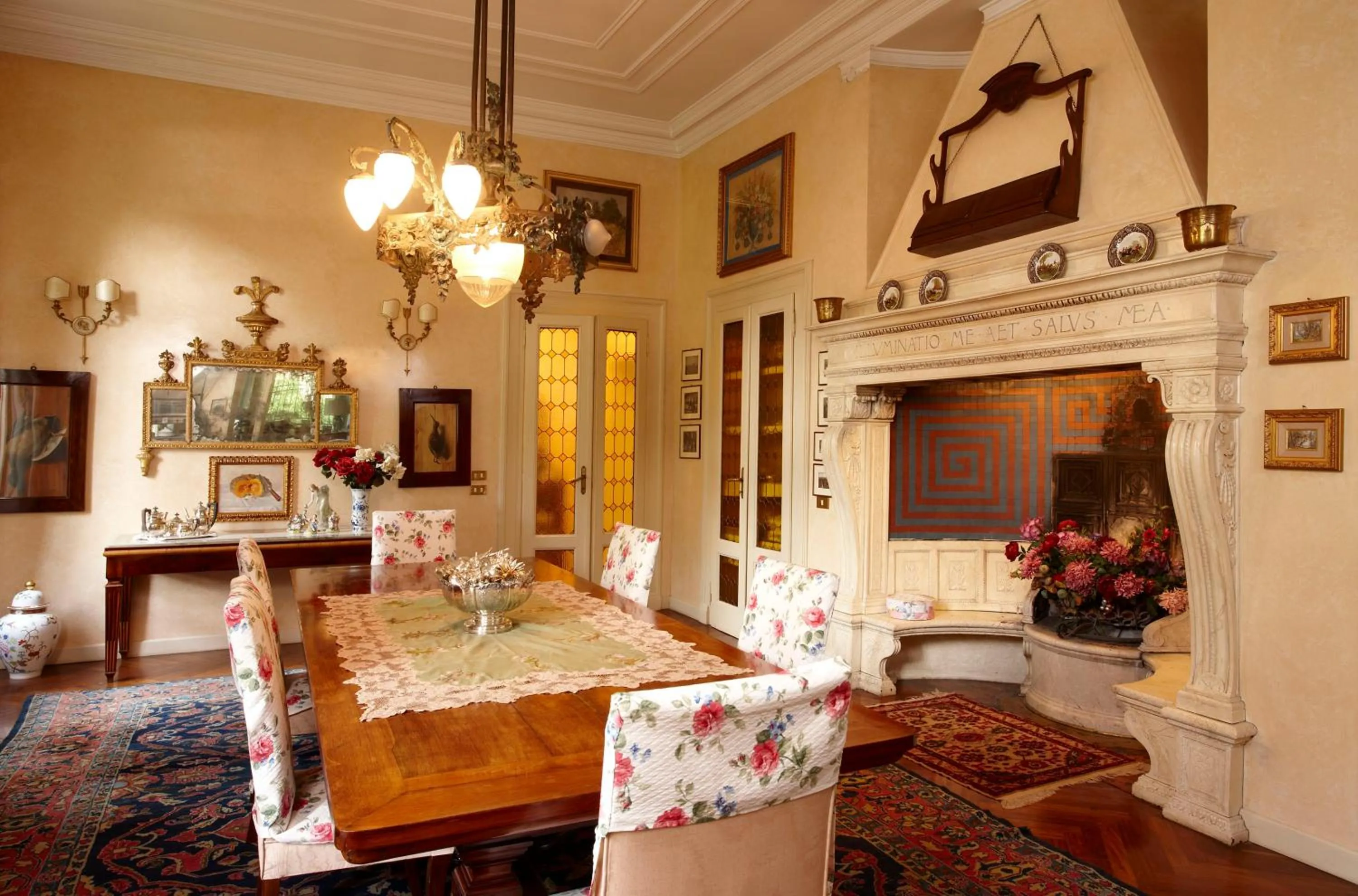 Restaurant/places to eat in Villa V