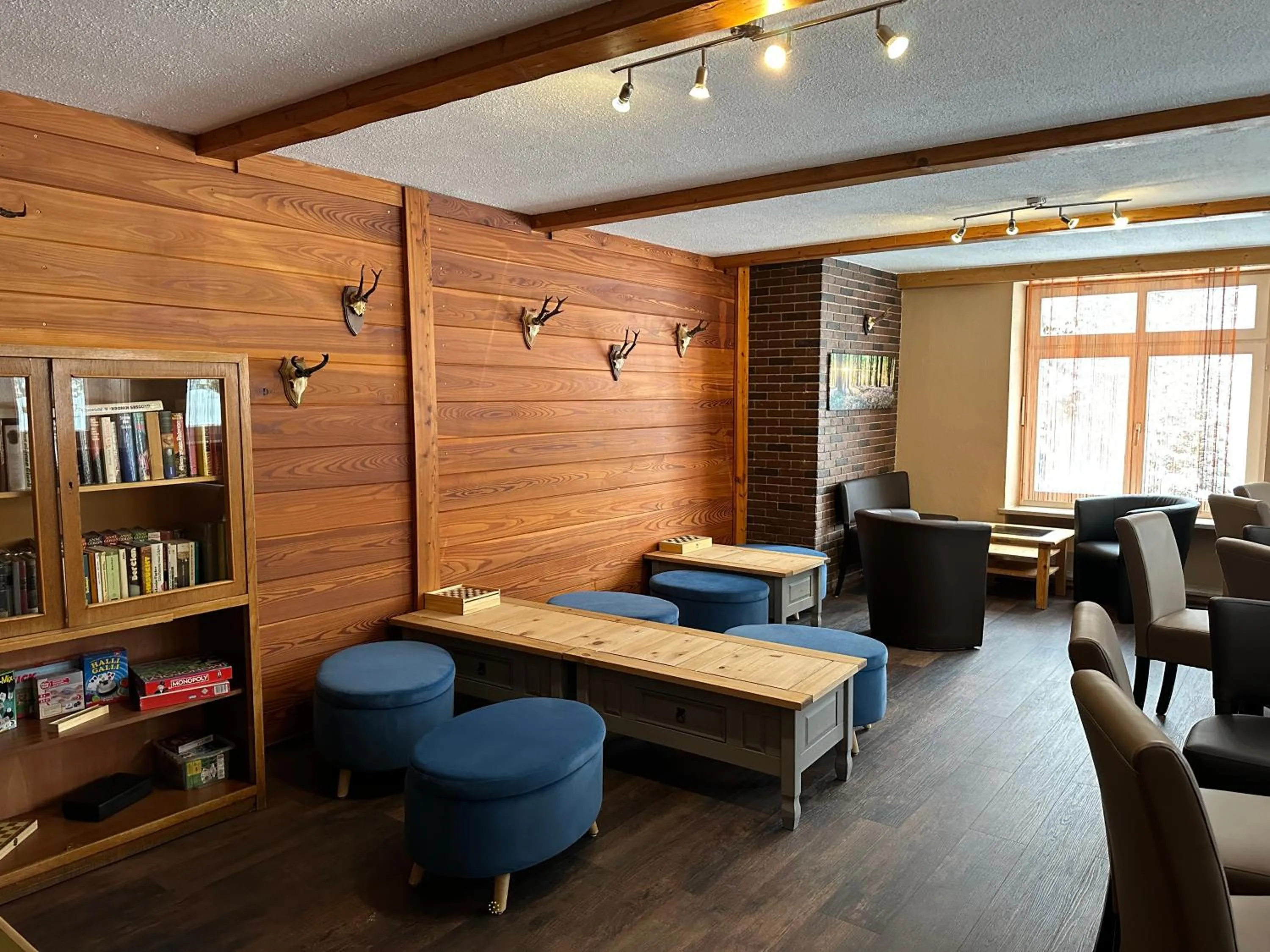 Communal lounge/ TV room in Maiers Hotel