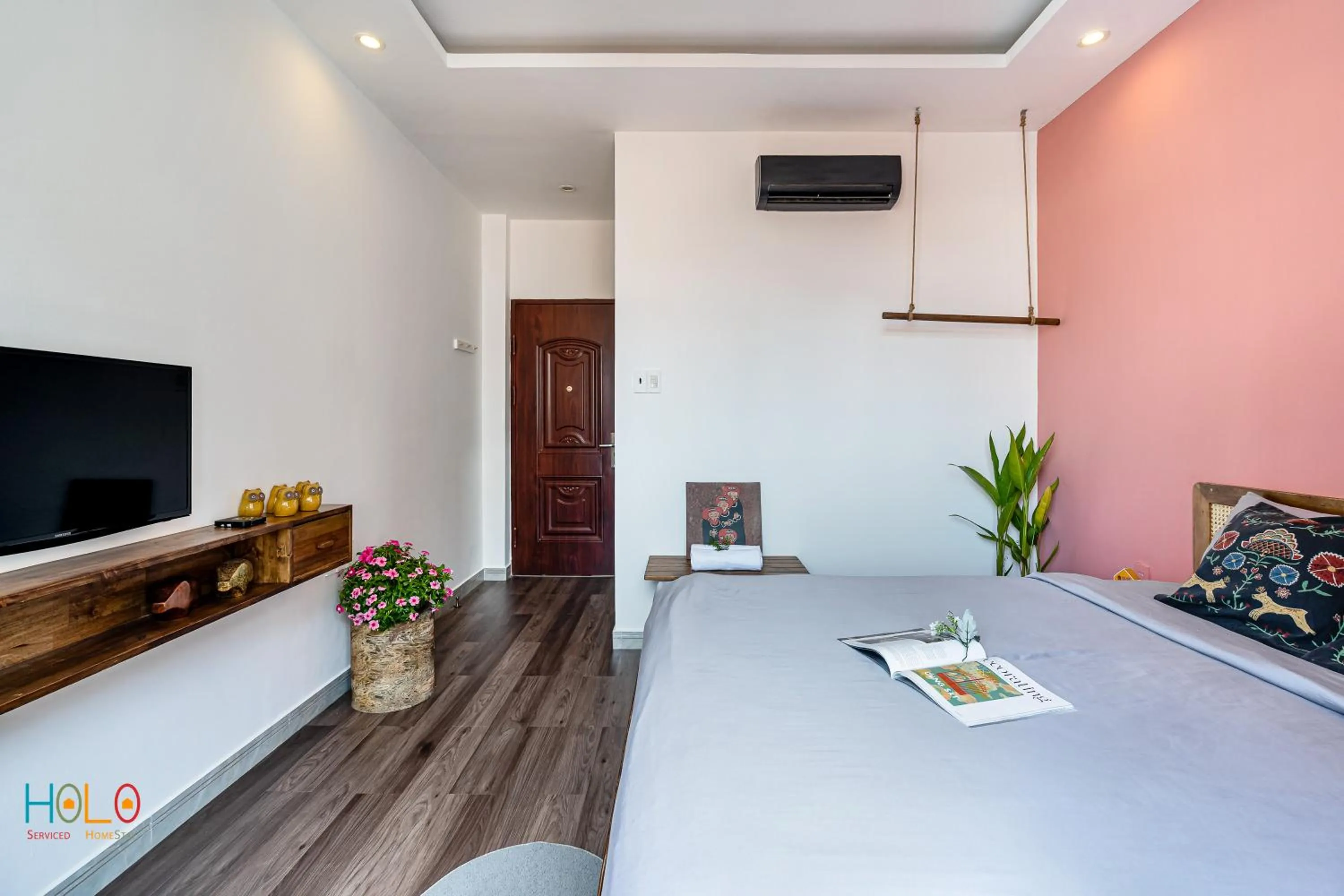 Living room, Bed in HoLo Central Saigon - Serviced HomeStay