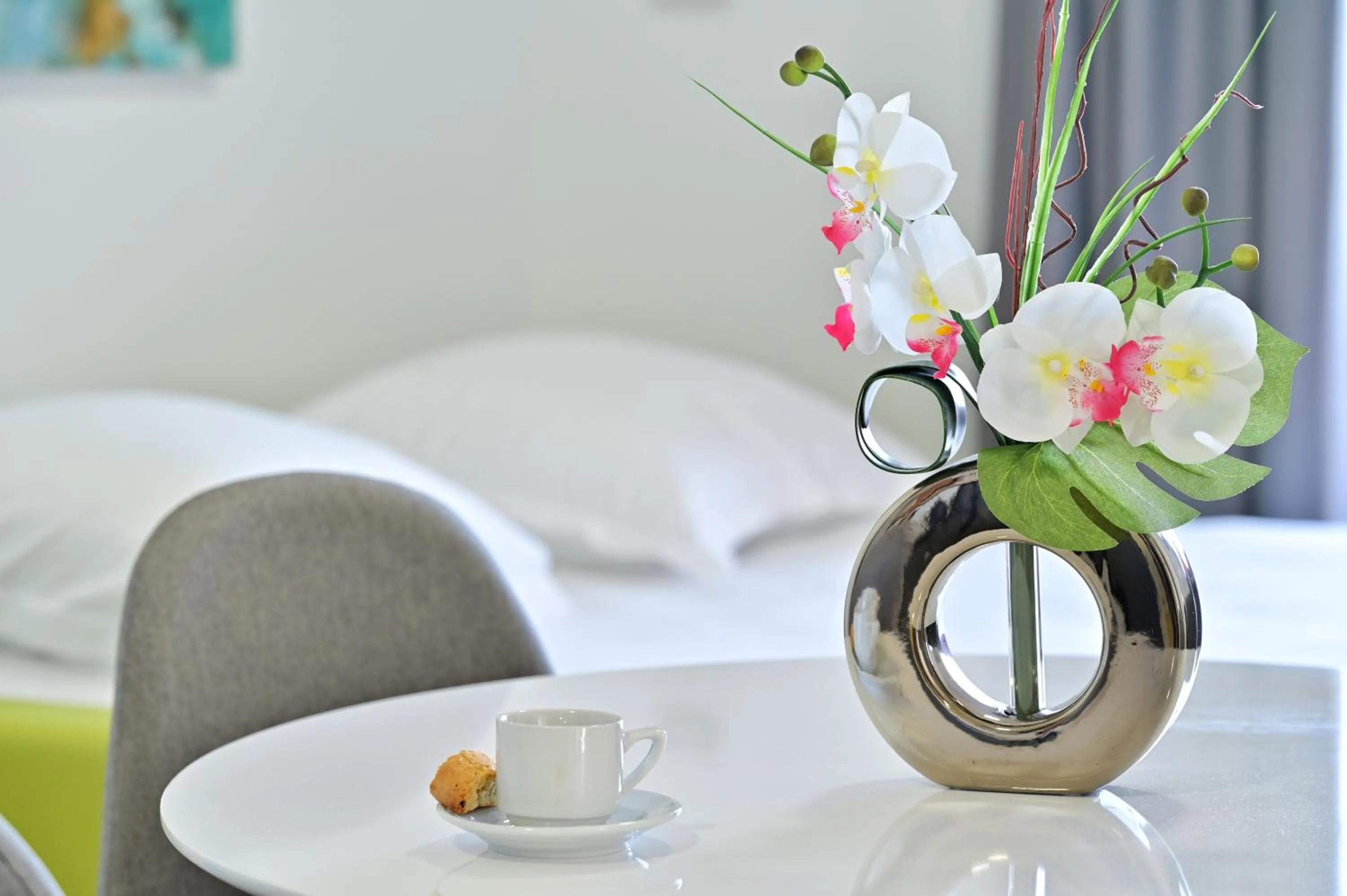 Seating area, Bed in Résidence Easy Lodge