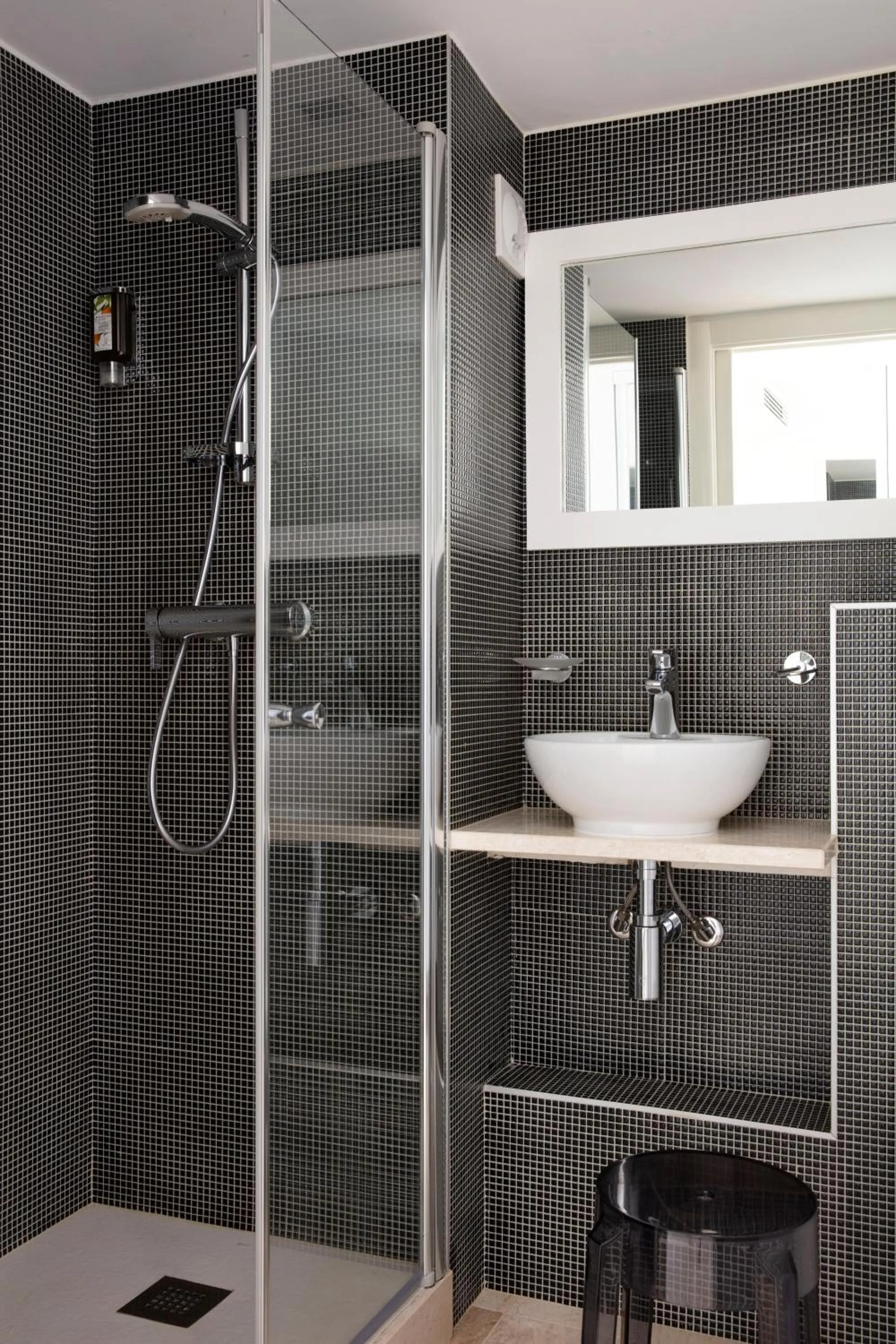 Shower in Hotel Alcyon