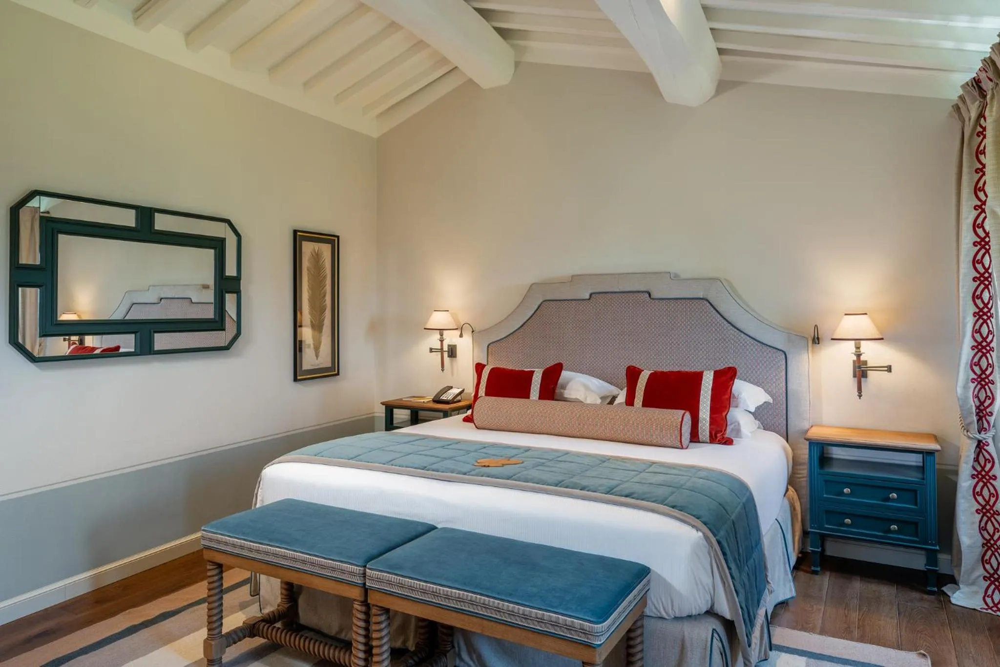 Bed in Borgo San Felice Resort