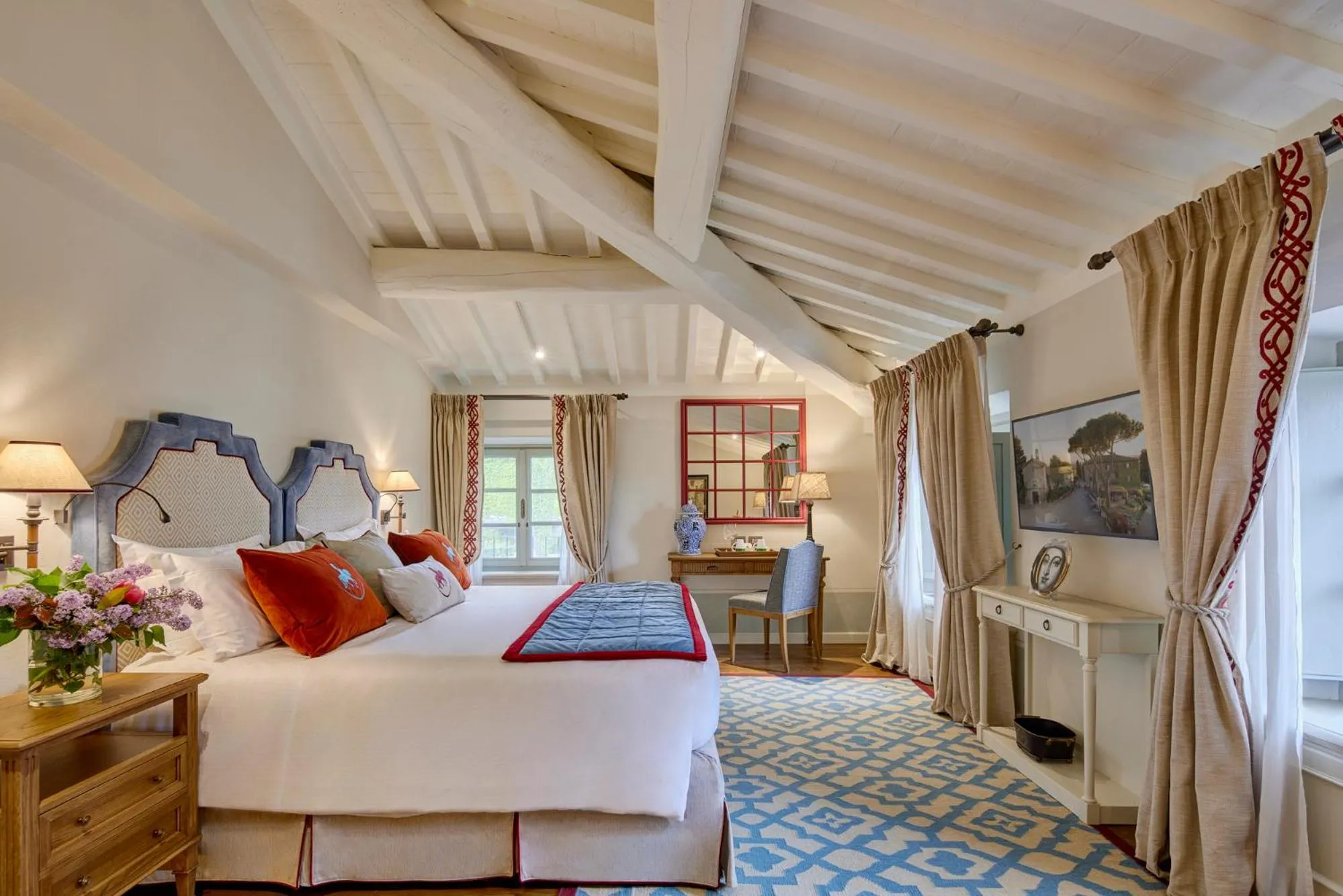 Bed in Borgo San Felice Resort