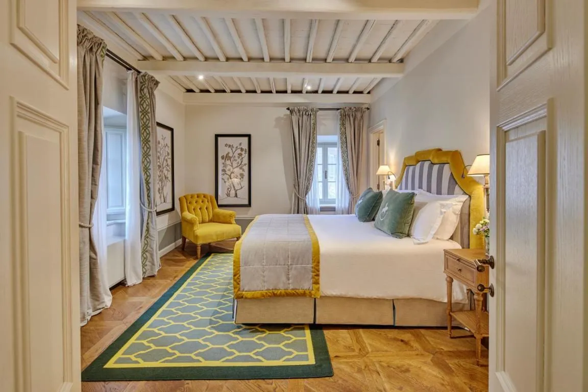 Bed in Borgo San Felice Resort