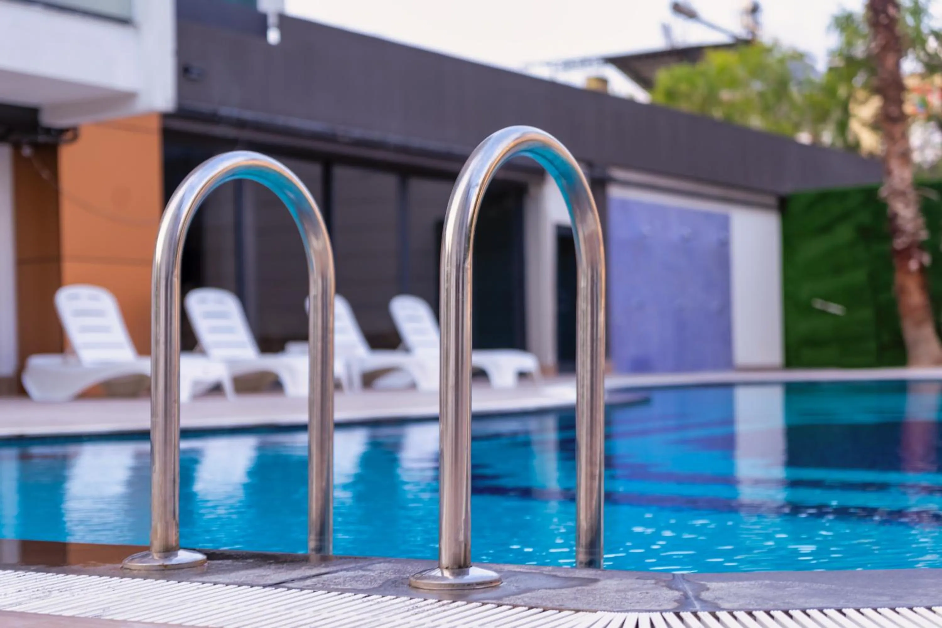 Swimming pool in Optimum Luxury Hotel&Spa