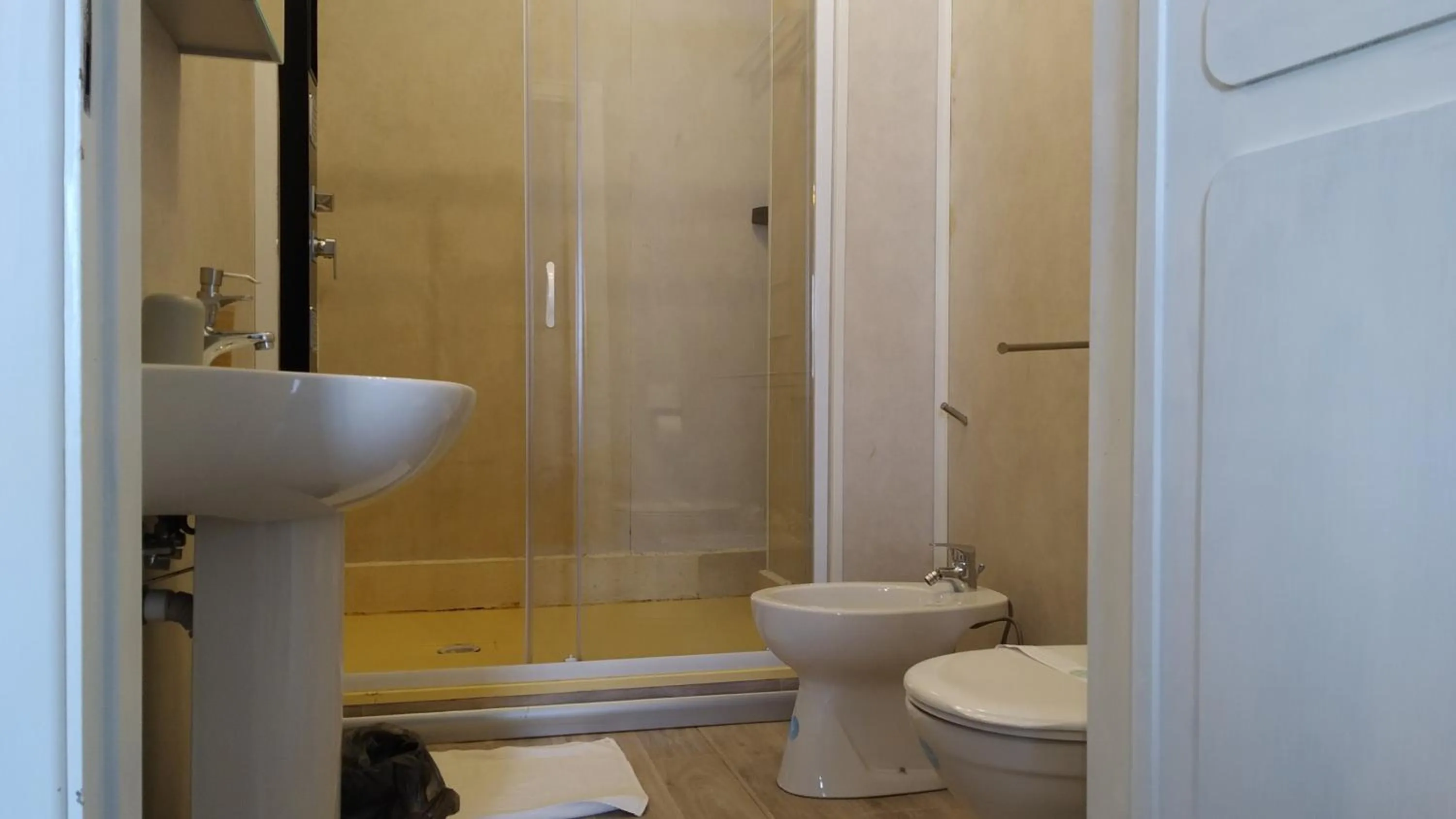 Shower in Cconforthotels R&B Gary House