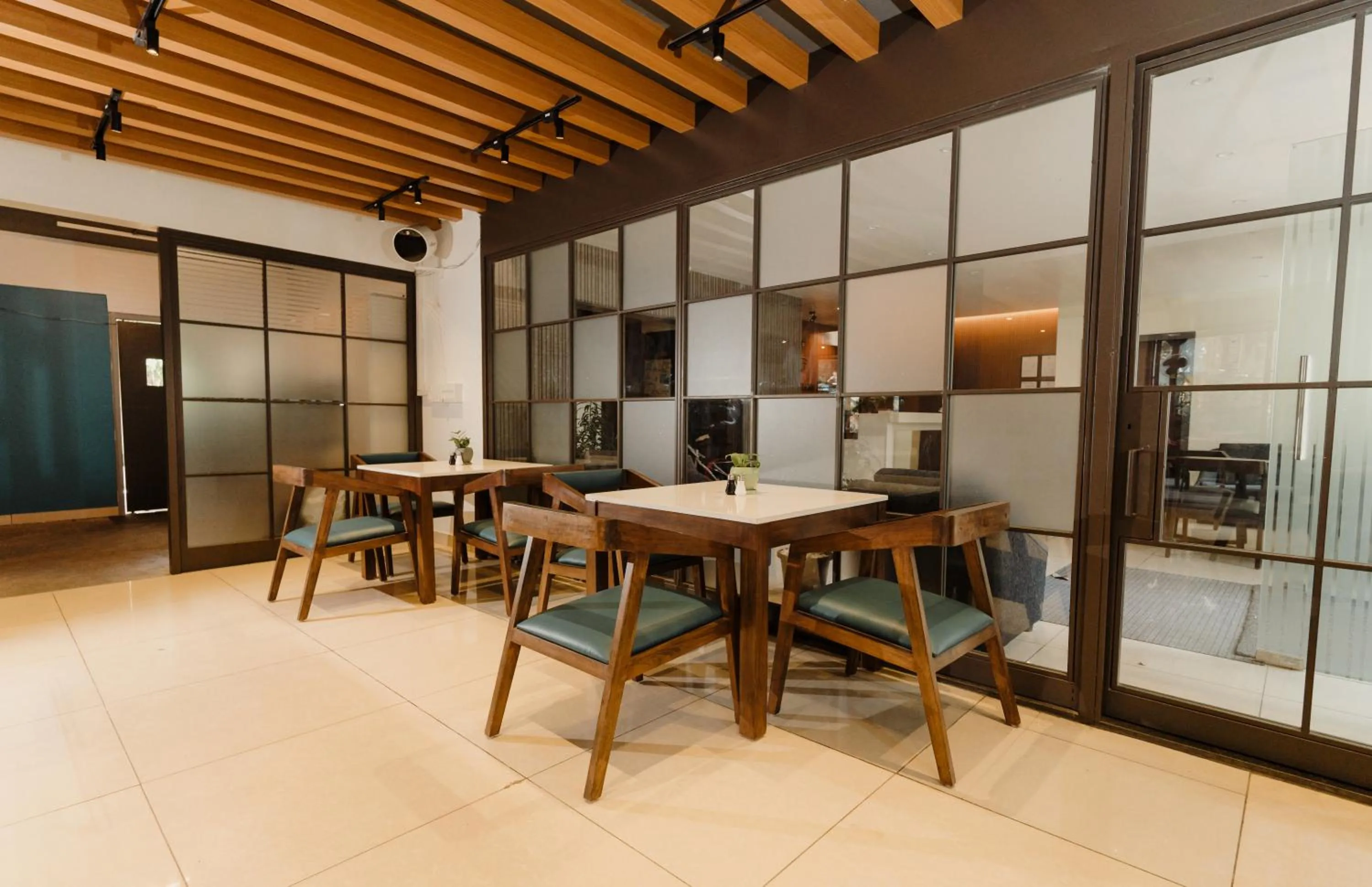 Restaurant/places to eat in Regal Business Suites