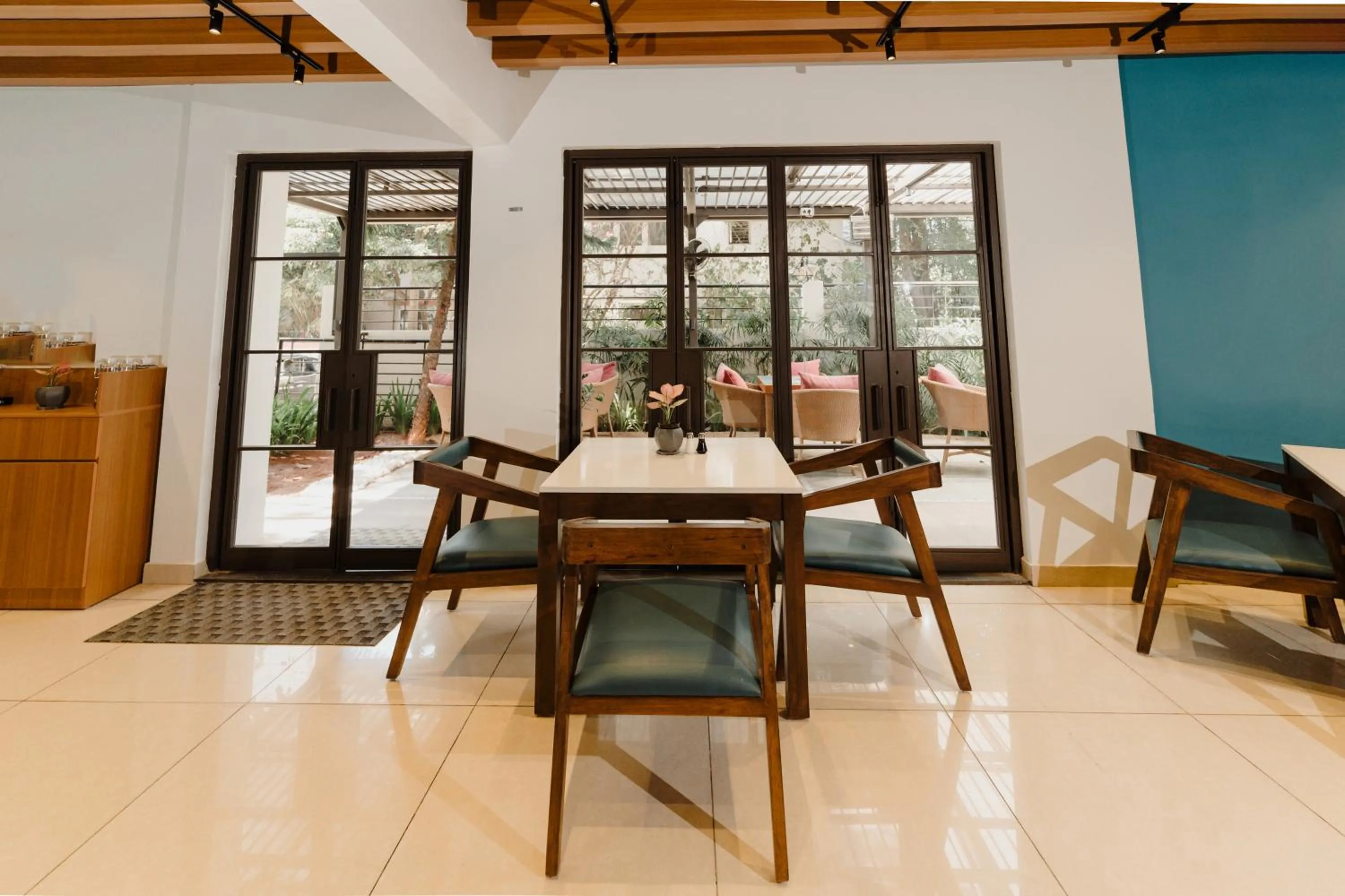 Restaurant/places to eat in Regal Business Suites