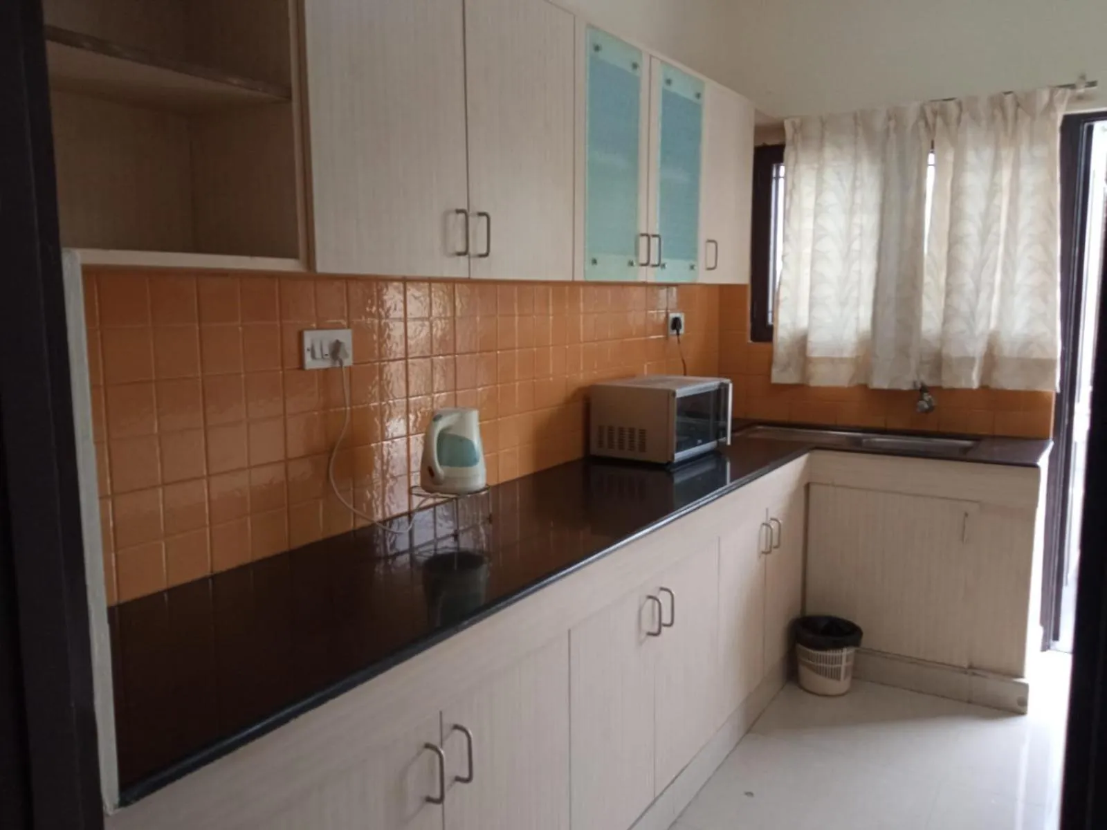 Kitchen or kitchenette in Regal Business Suites