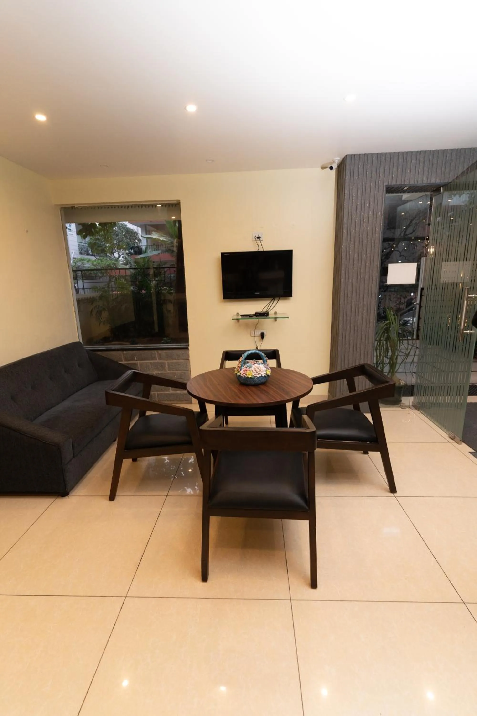 Communal lounge/ TV room in Regal Business Suites