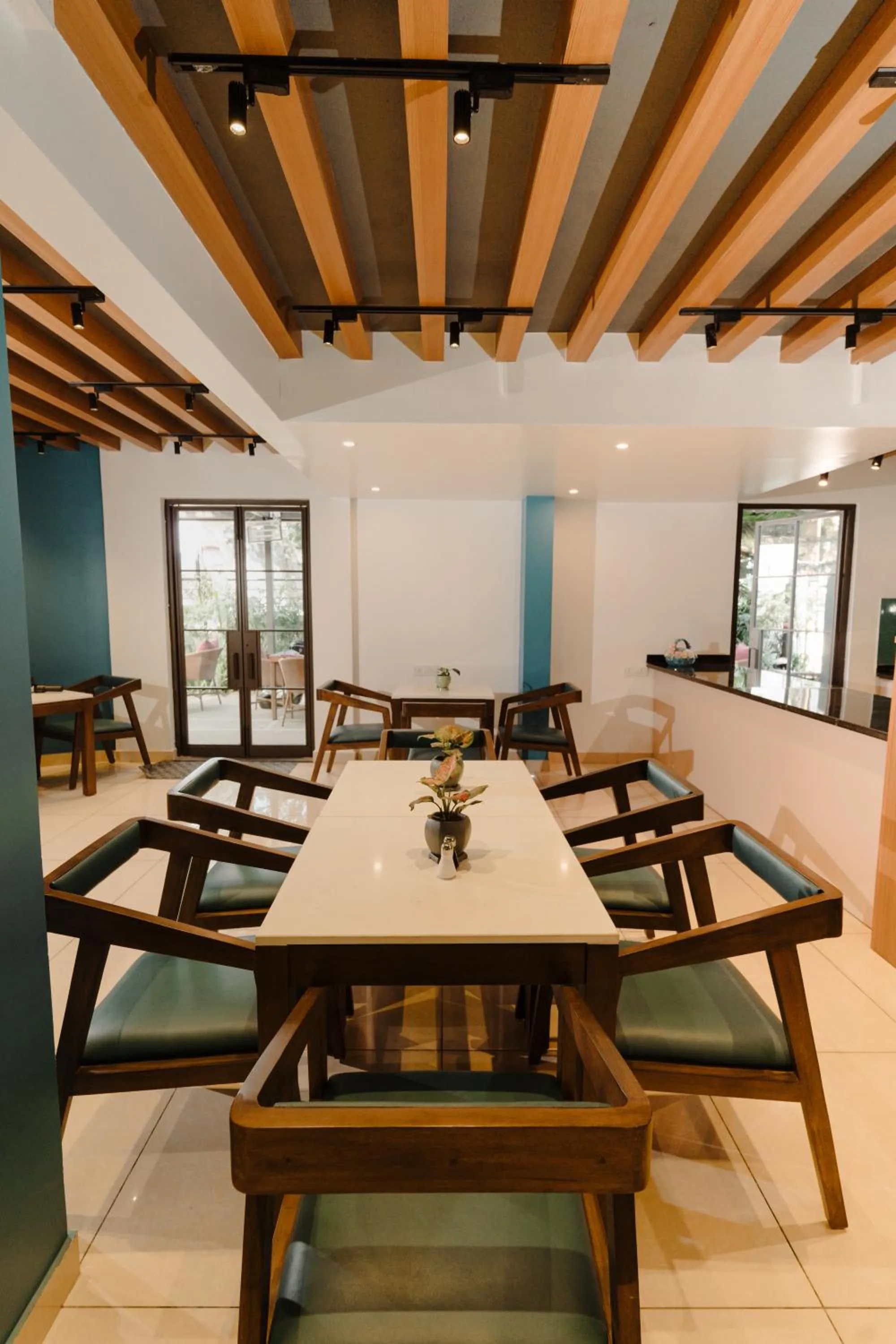 Restaurant/places to eat in Regal Business Suites