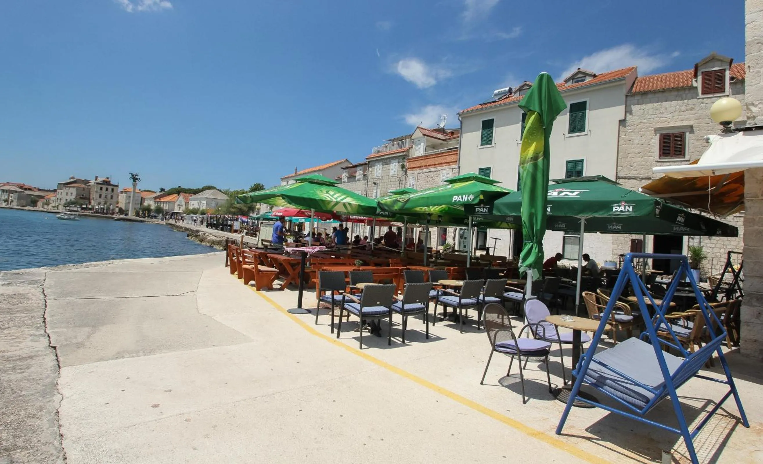 A1 - spacious apt on the seafront with terrace