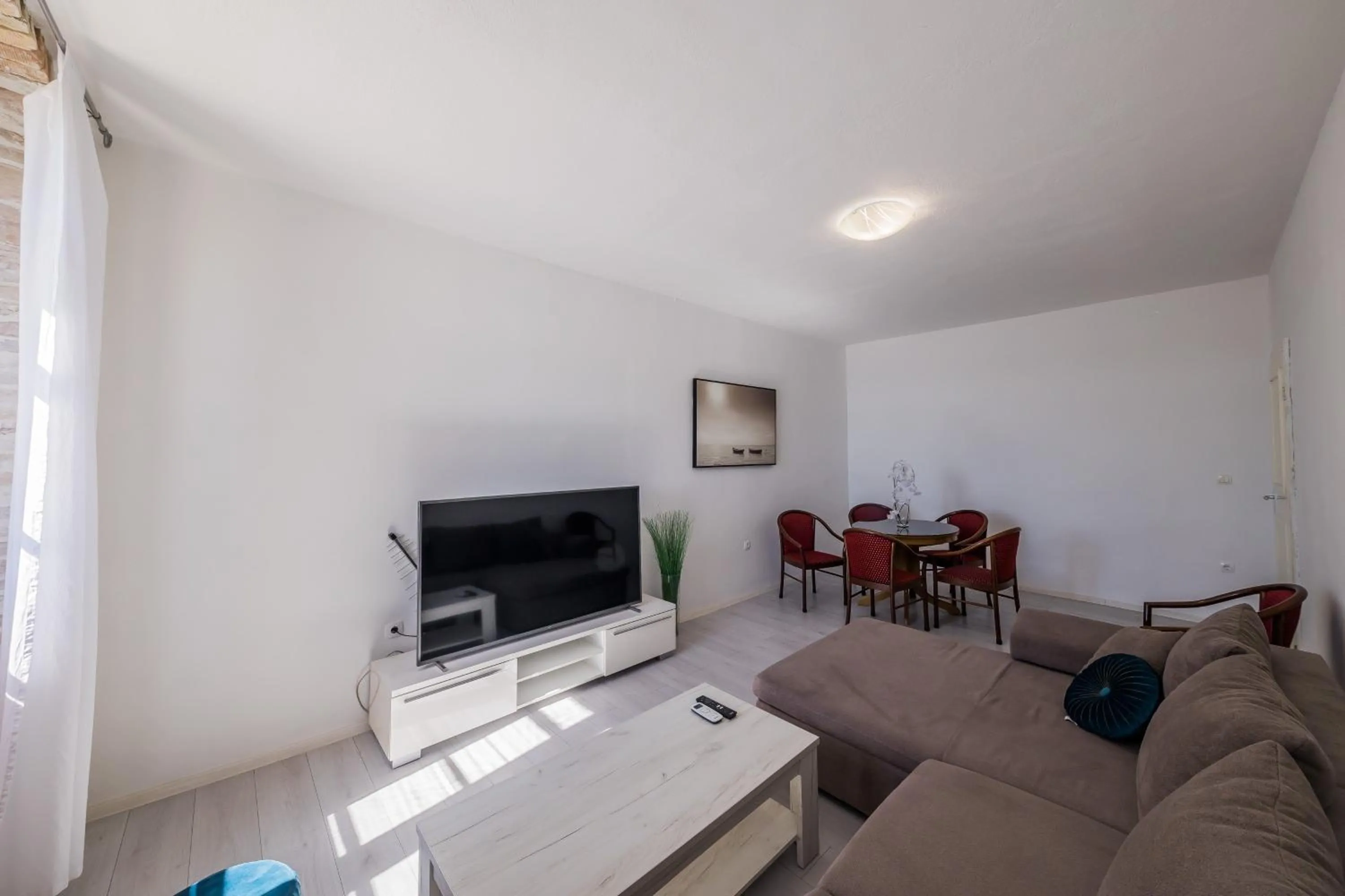A1 - spacious apt on the seafront with terrace
