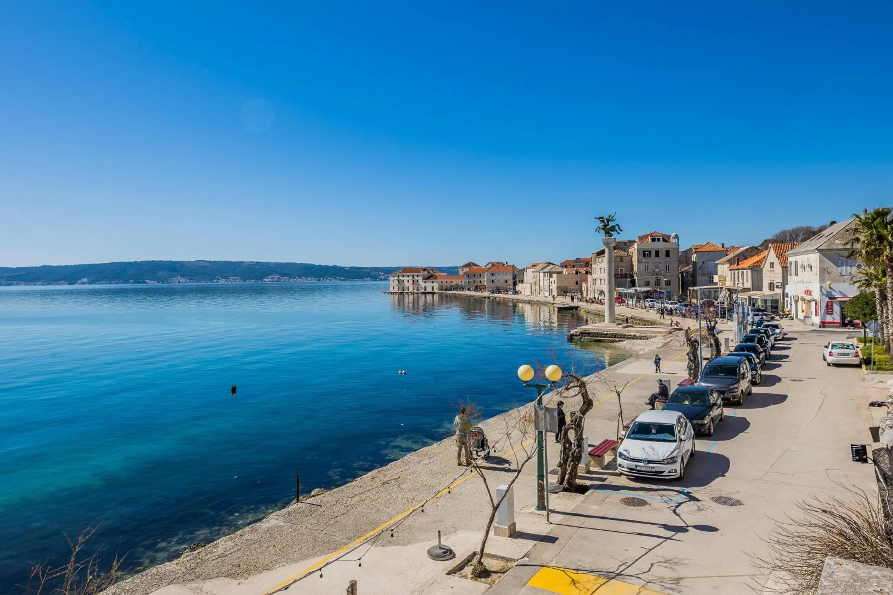 A1 - spacious apt on the seafront with terrace
