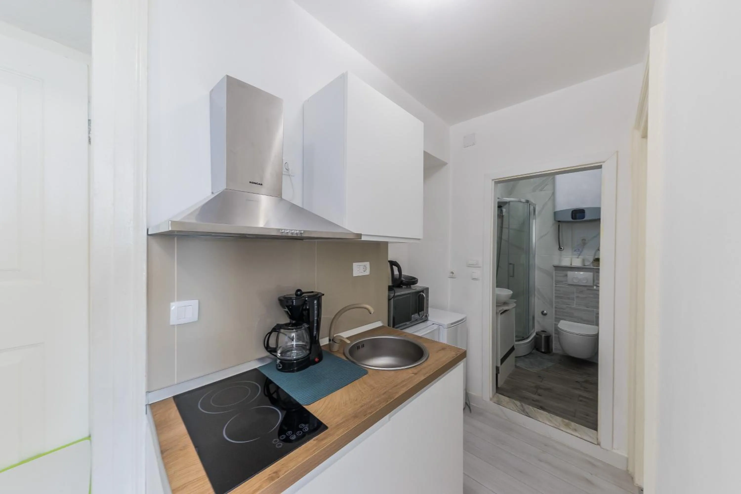 A1 - spacious apt on the seafront with terrace