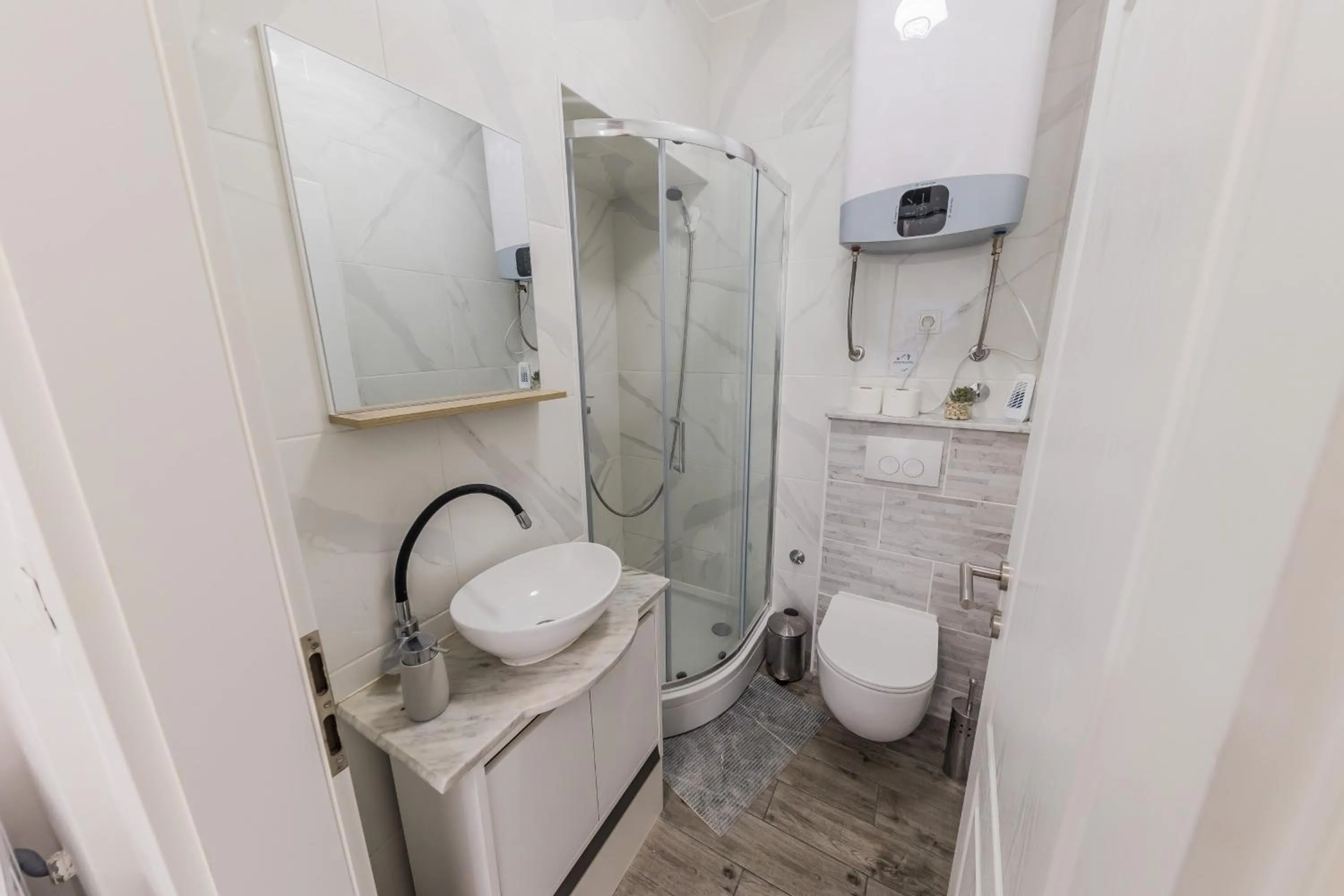 A1 - spacious apt on the seafront with terrace