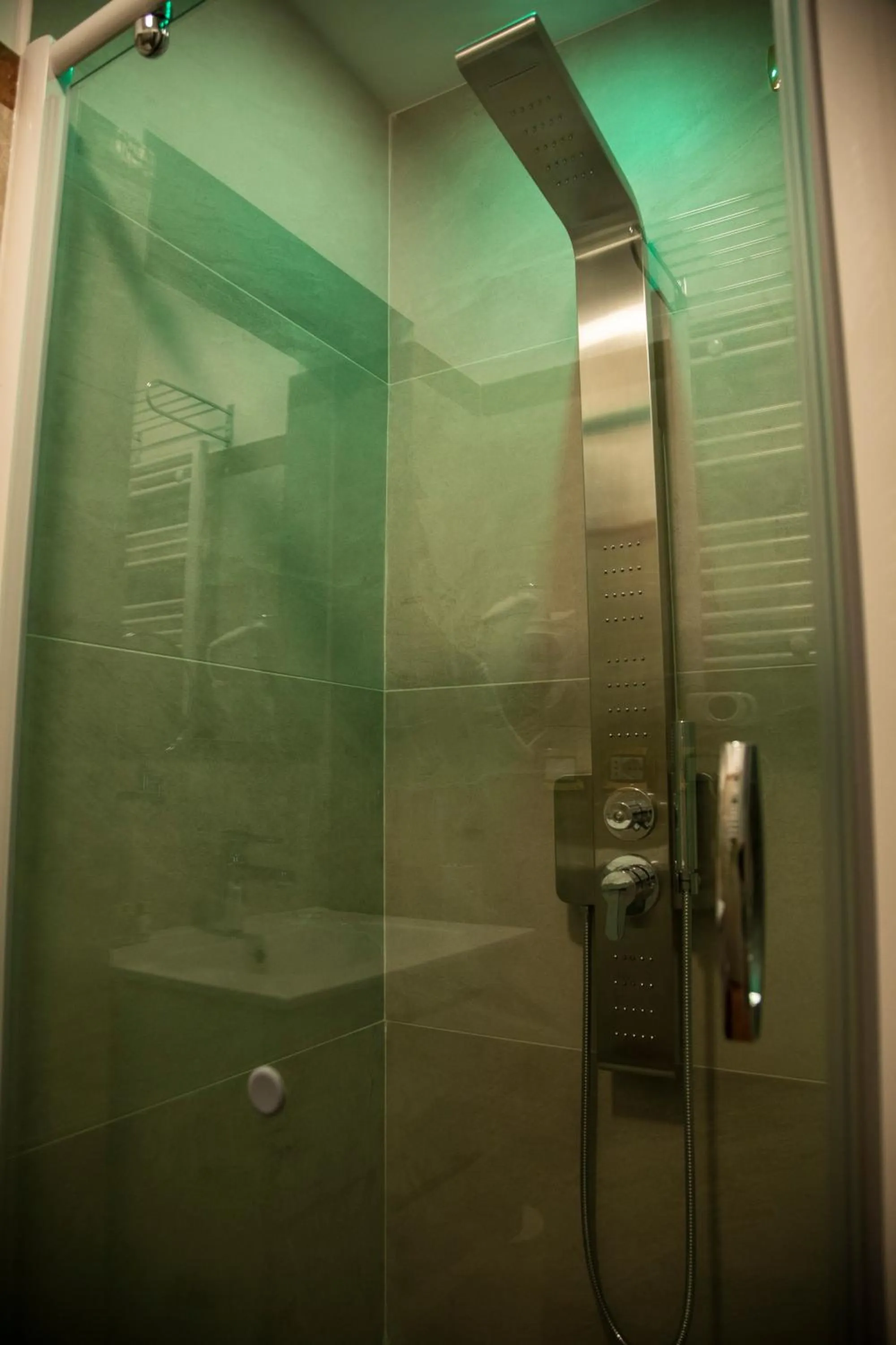 Shower in Hotel Cinquantatre