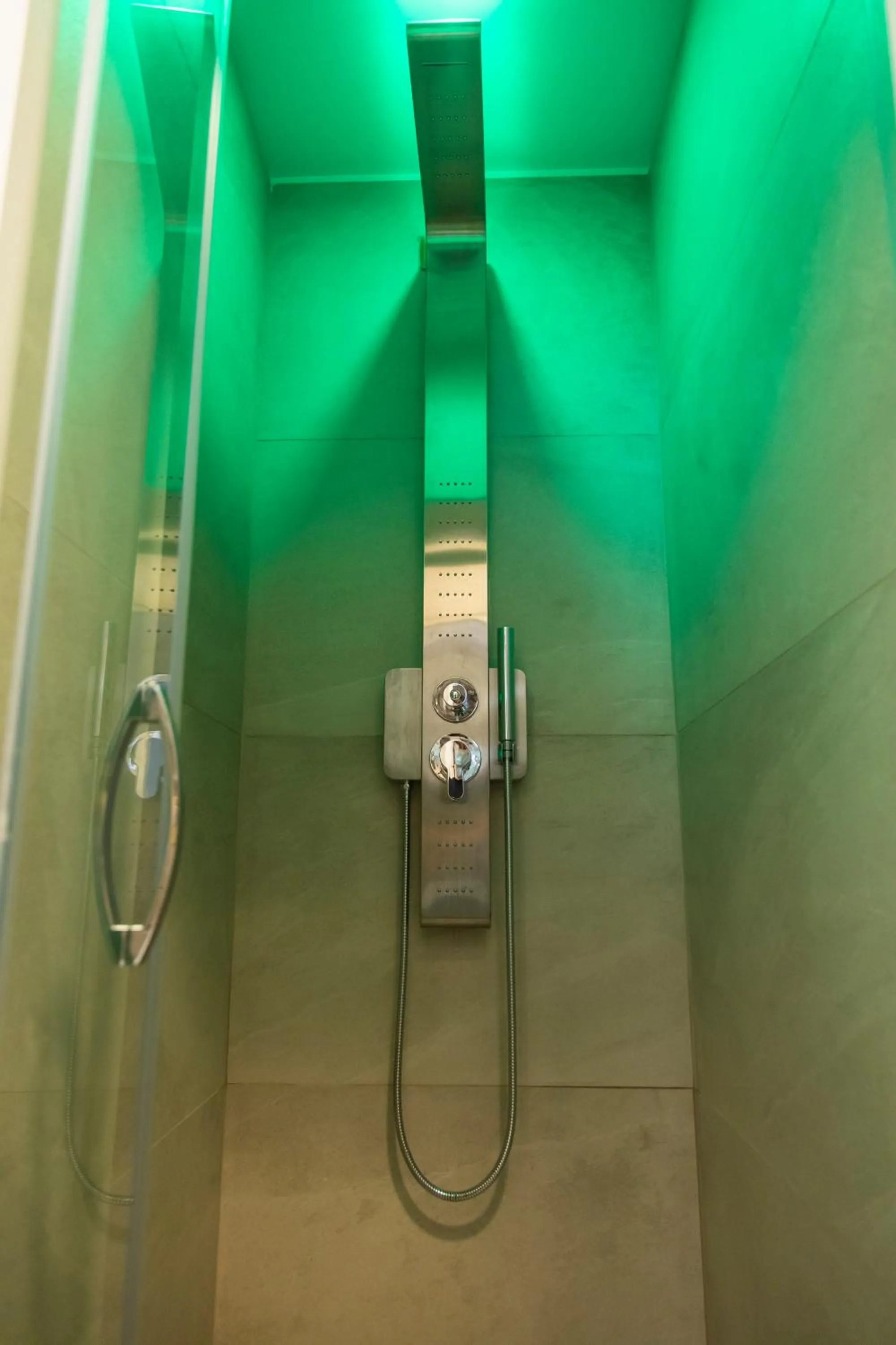 Shower in Hotel Cinquantatre