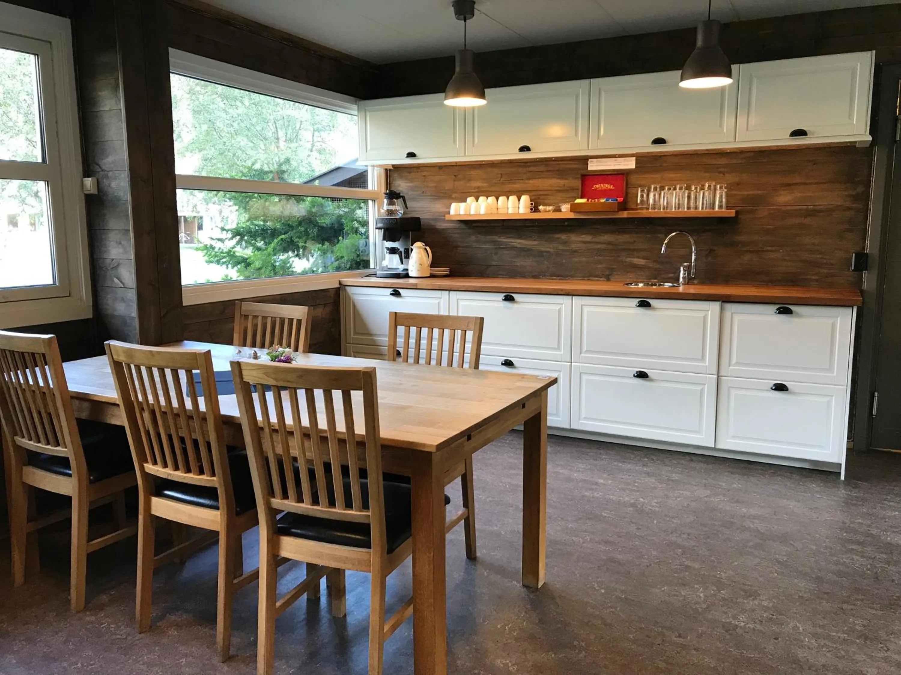 Restaurant/places to eat in Gaupnetunet Hotell og Hytter