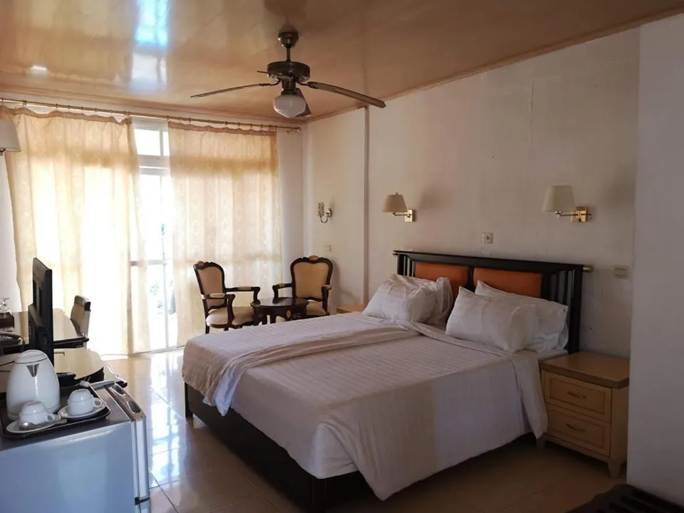 Bedroom, Bed in Cape Point Hotel