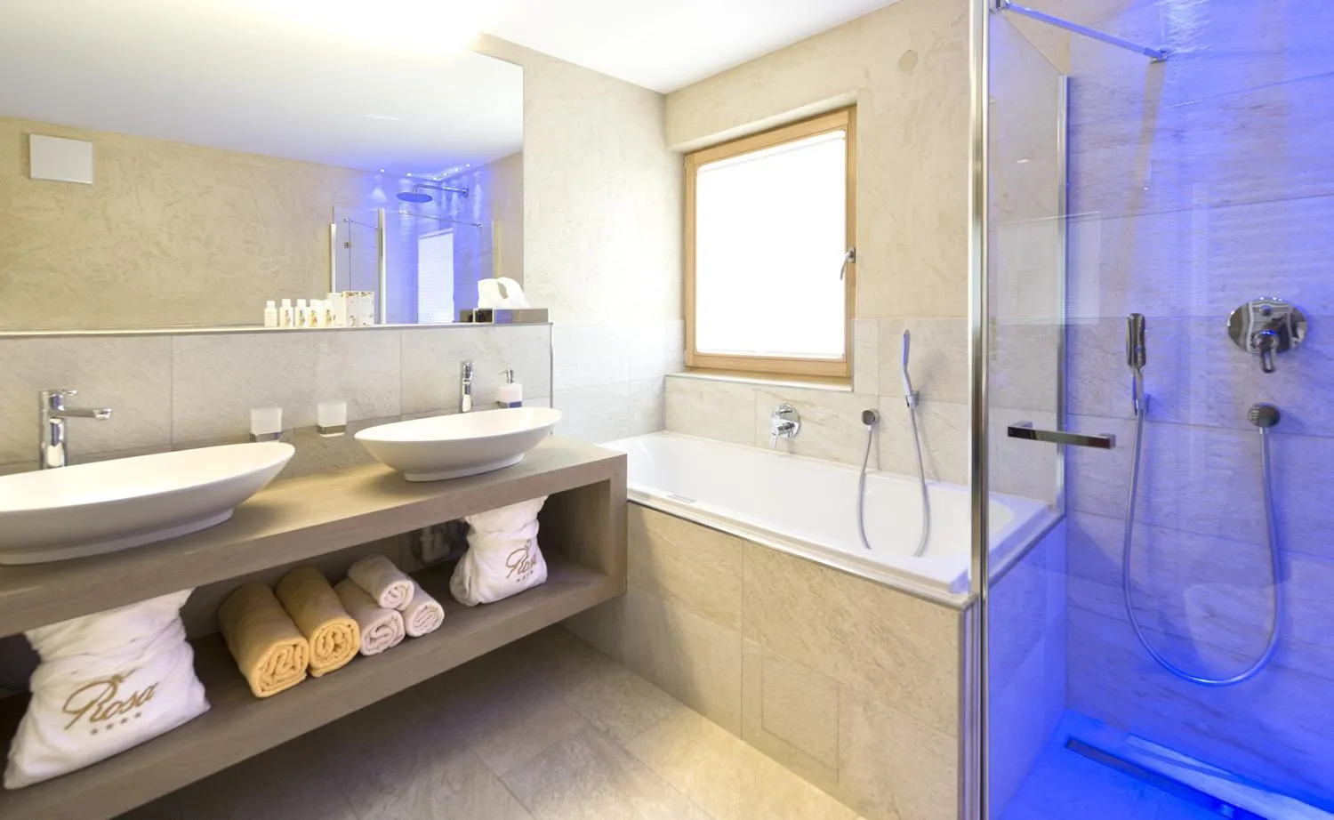 Shower in Hotel Rosa Eco Alpine Spa