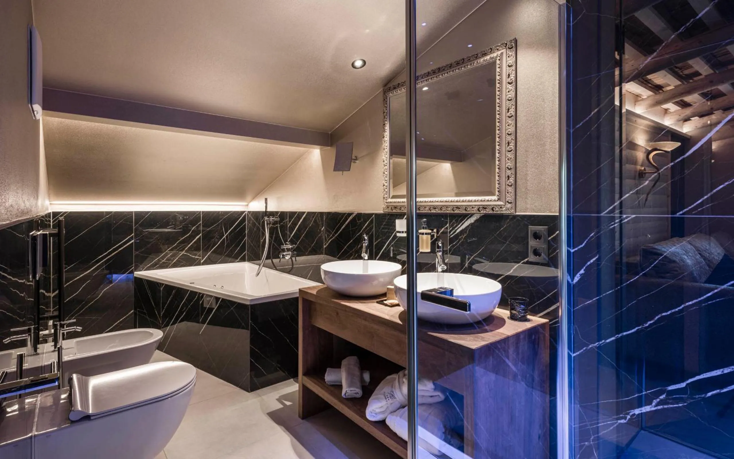 Shower in Hotel Rosa Eco Alpine Spa