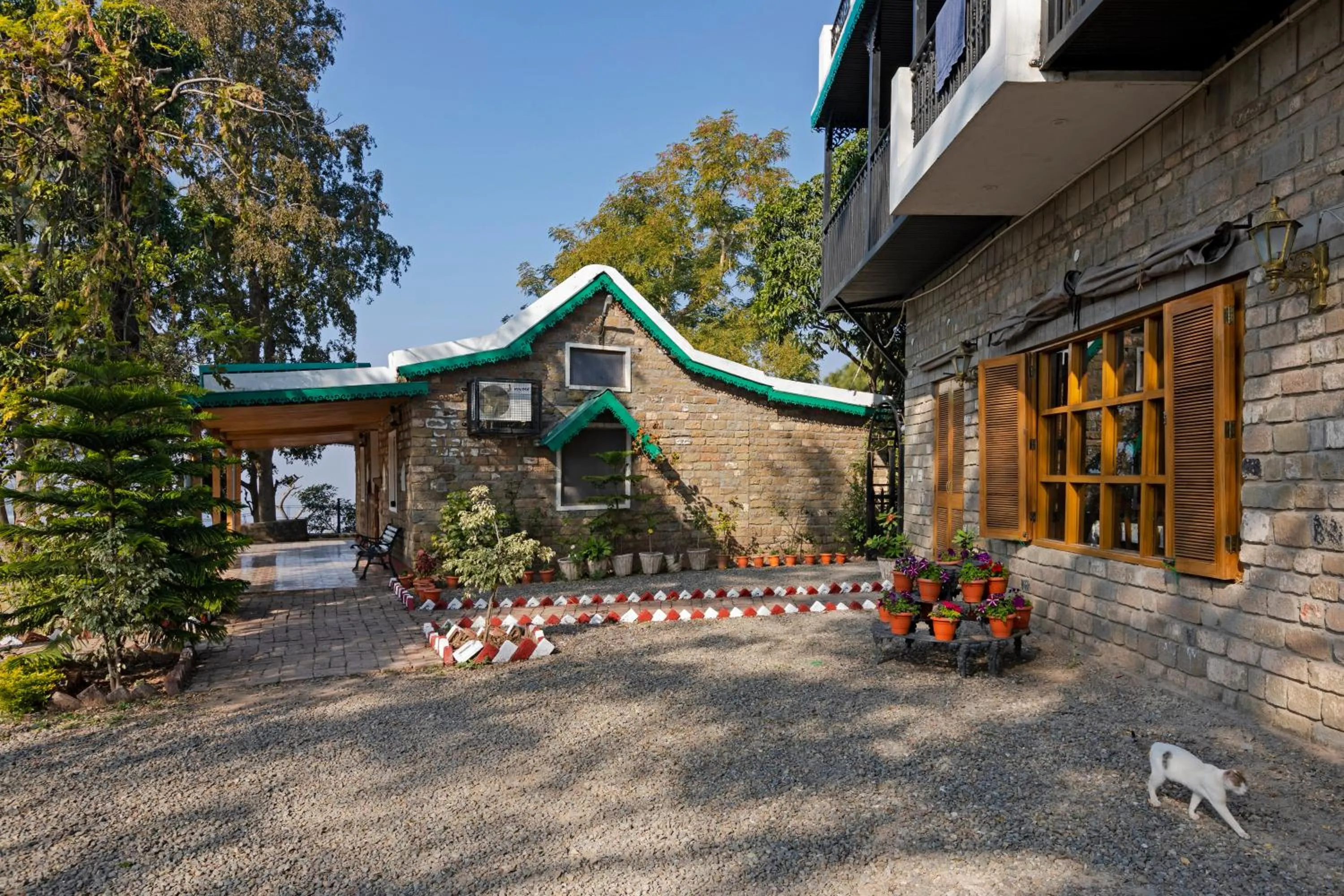 Property building in Seclude Nahan, Bantony Cottage