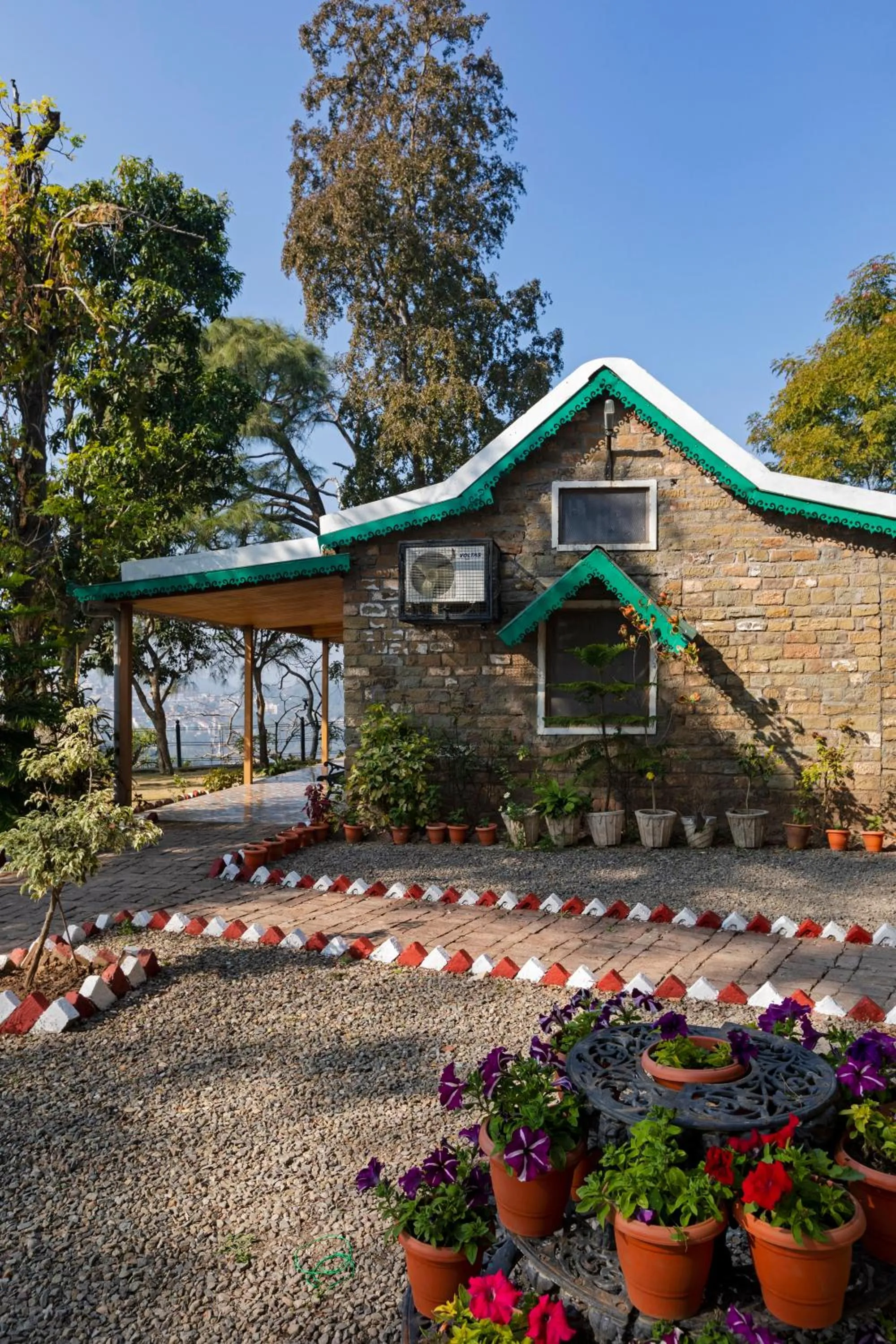 Property building in Seclude Nahan, Bantony Cottage