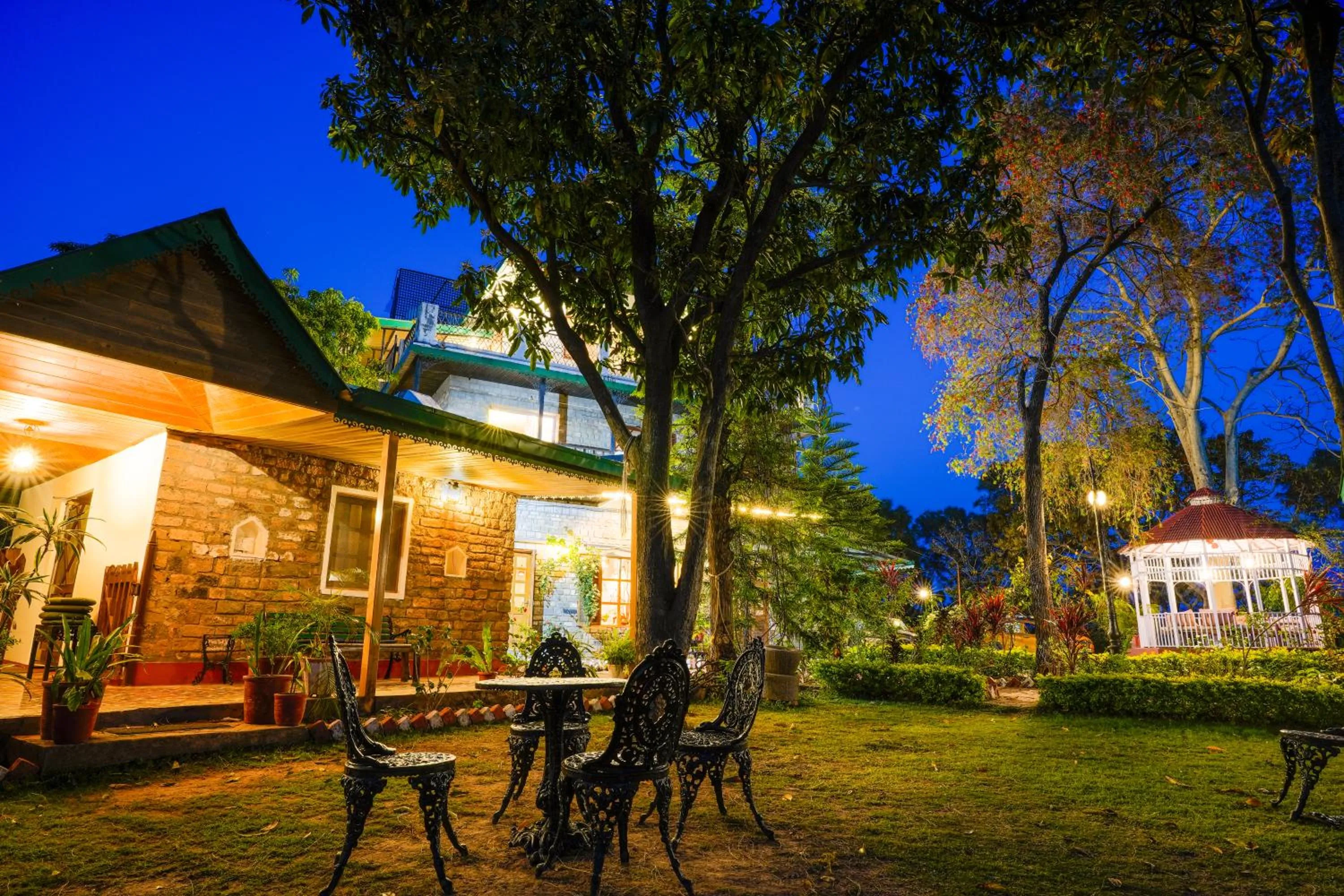 Property building in Seclude Nahan, Bantony Cottage