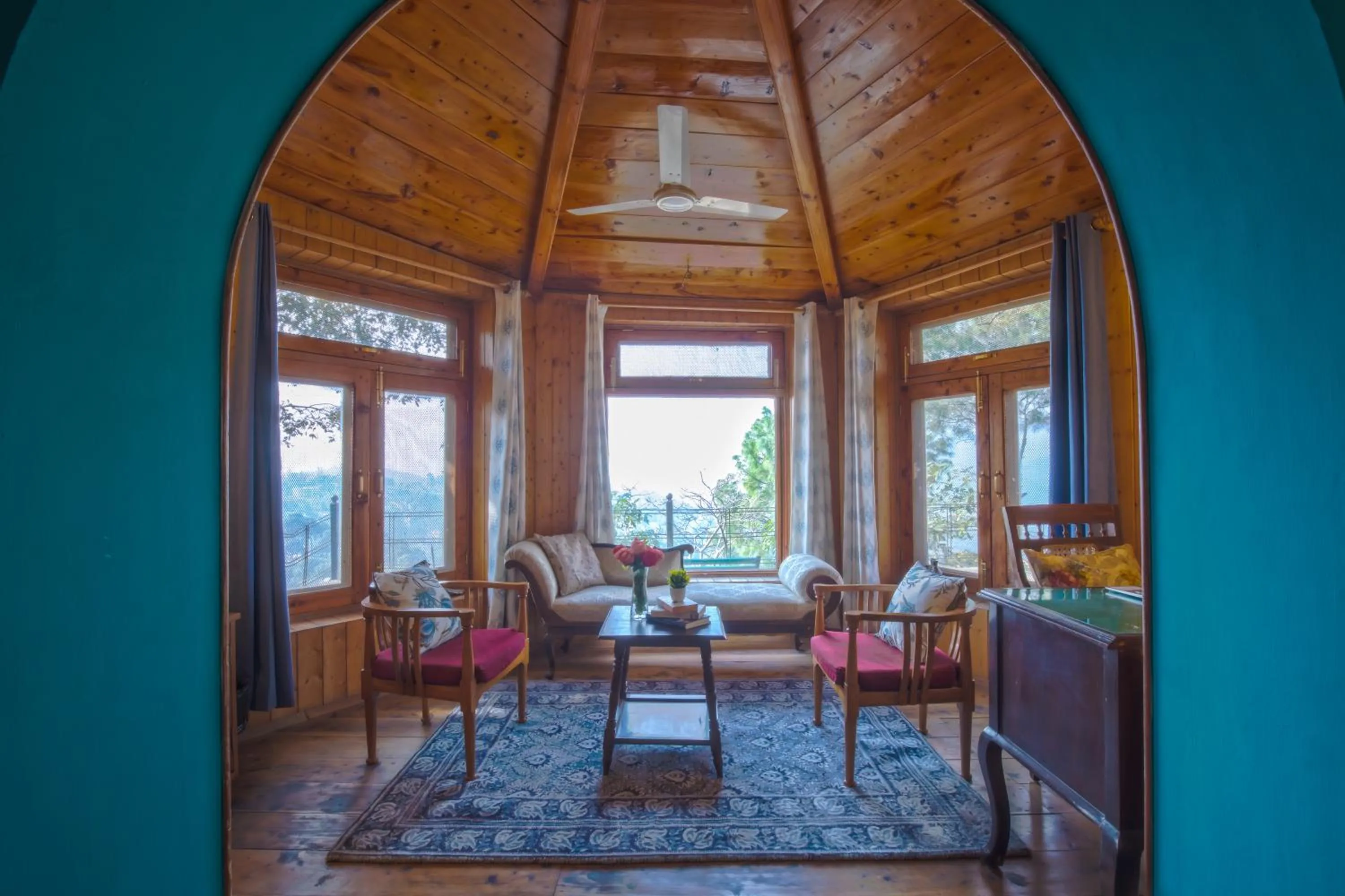 Seating area in Seclude Nahan, Bantony Cottage