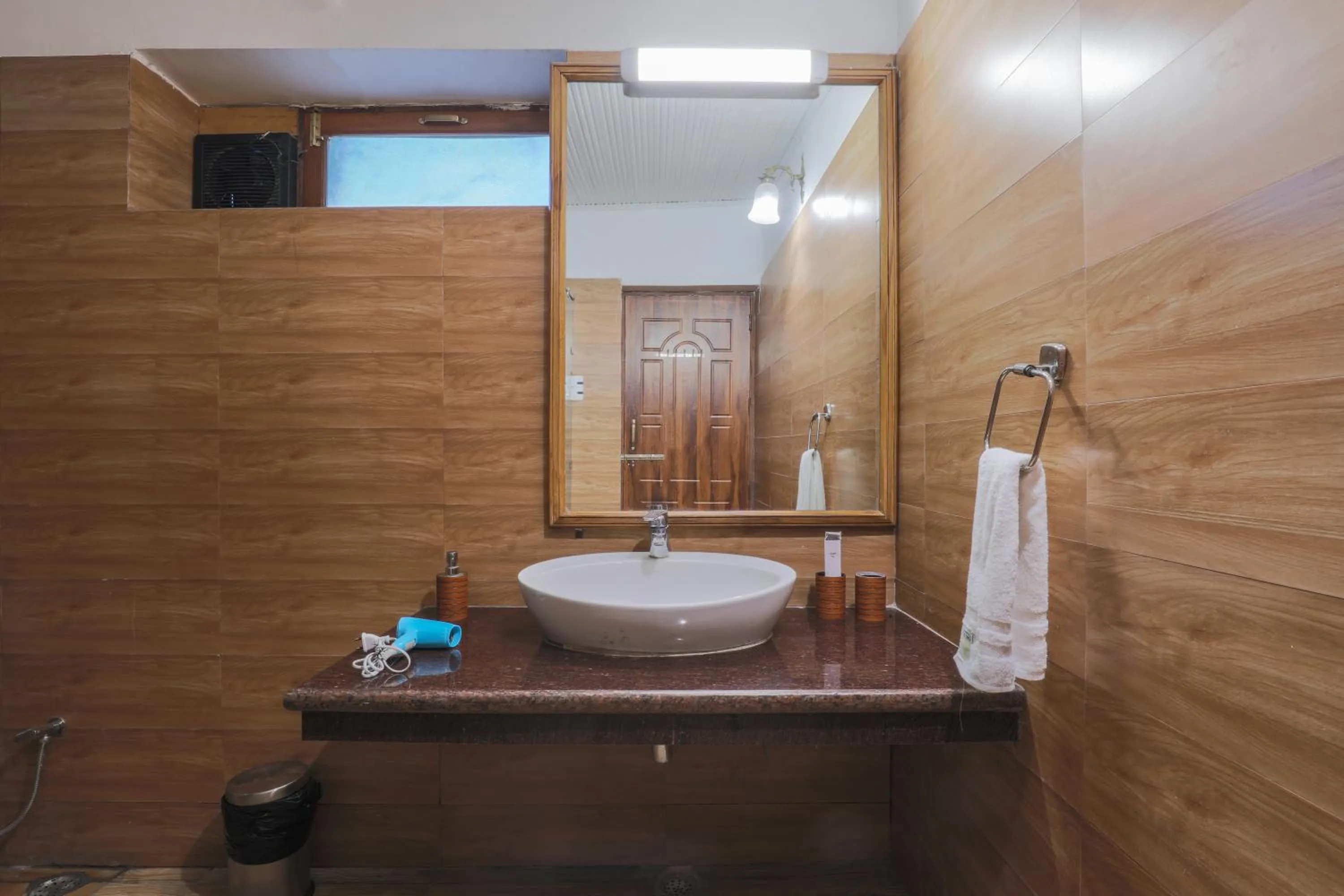 Bathroom in Seclude Nahan, Bantony Cottage
