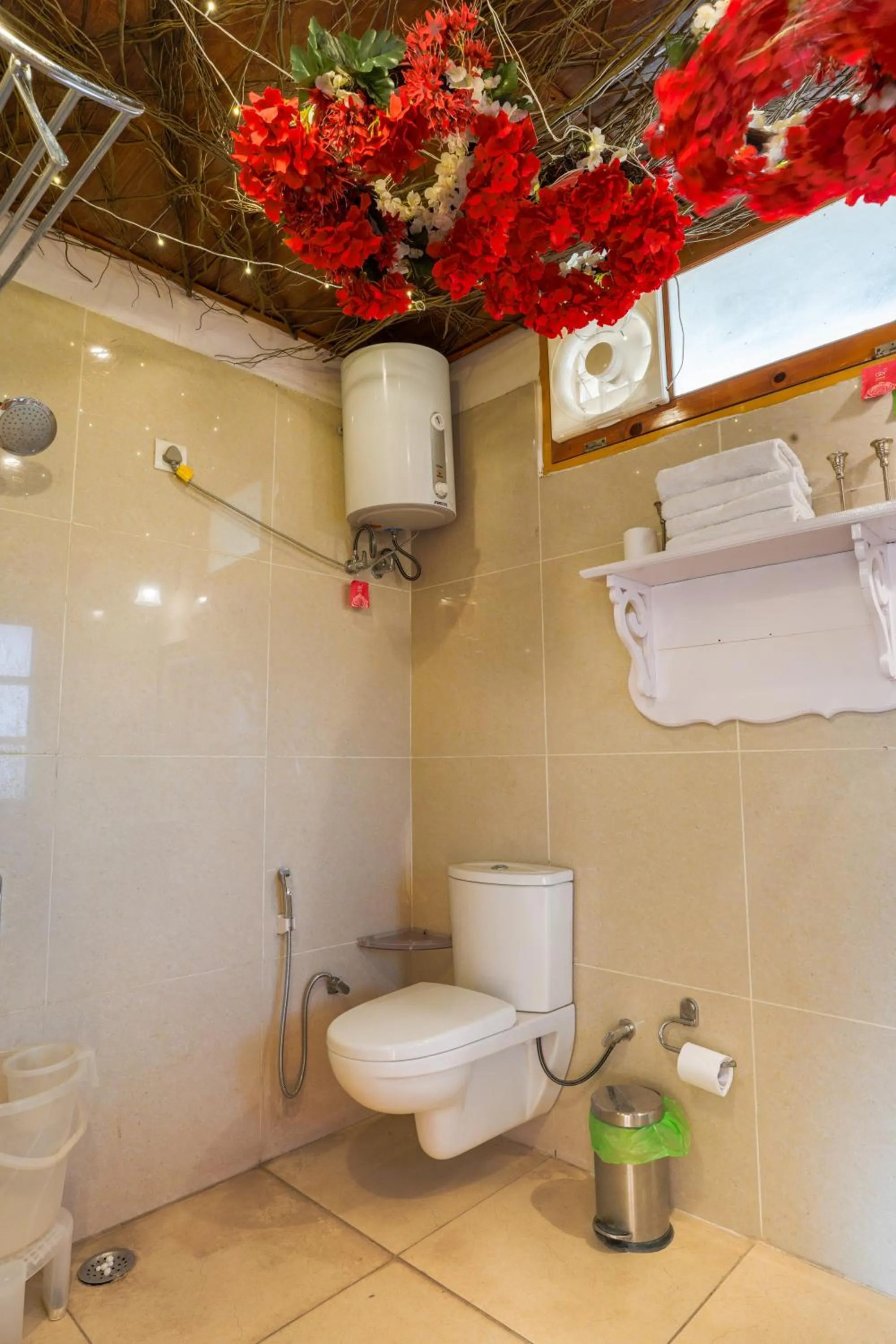 Shower in Seclude Nahan, Bantony Cottage