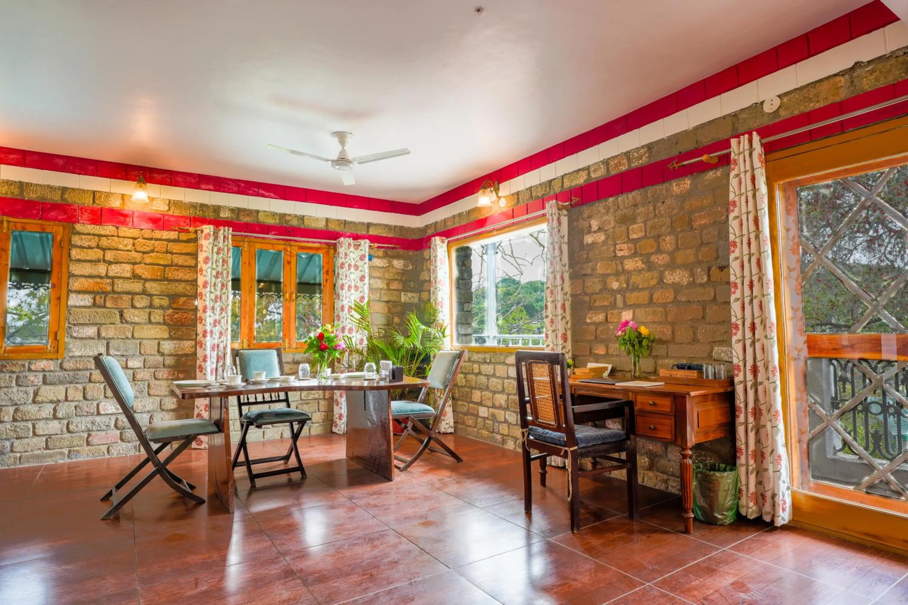 Seating area in Seclude Nahan, Bantony Cottage