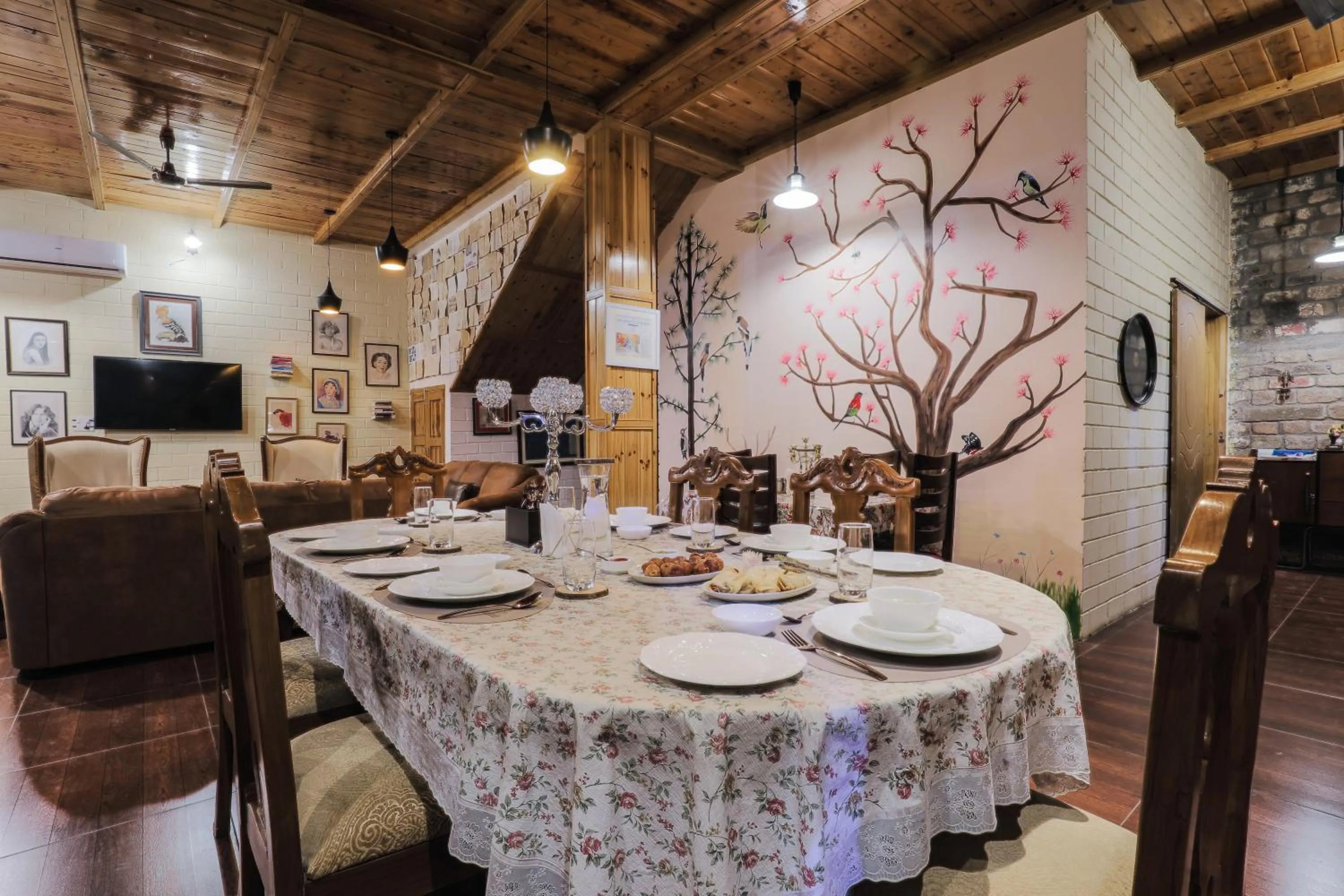 Restaurant/places to eat in Seclude Nahan, Bantony Cottage