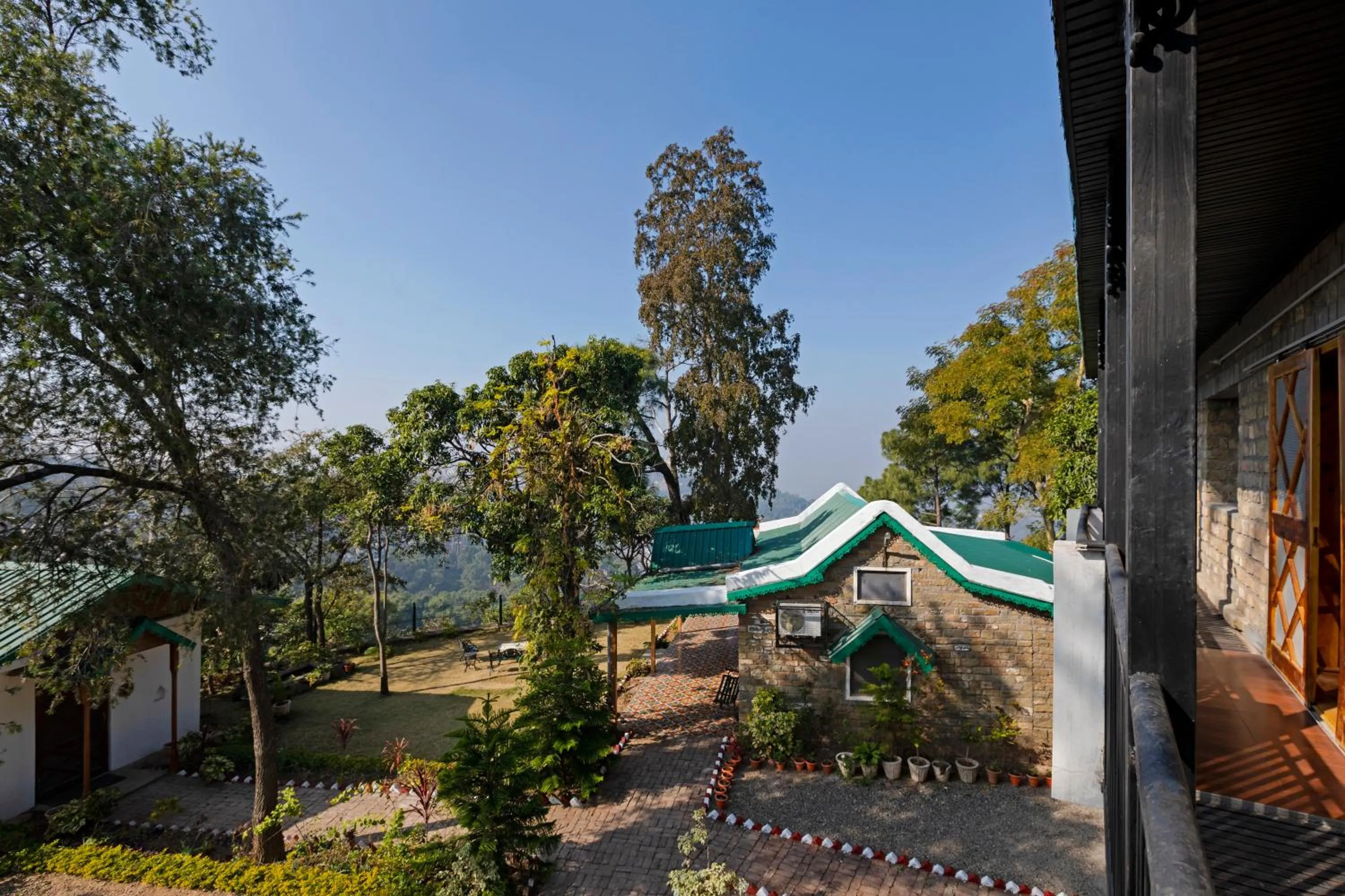 Property building in Seclude Nahan, Bantony Cottage