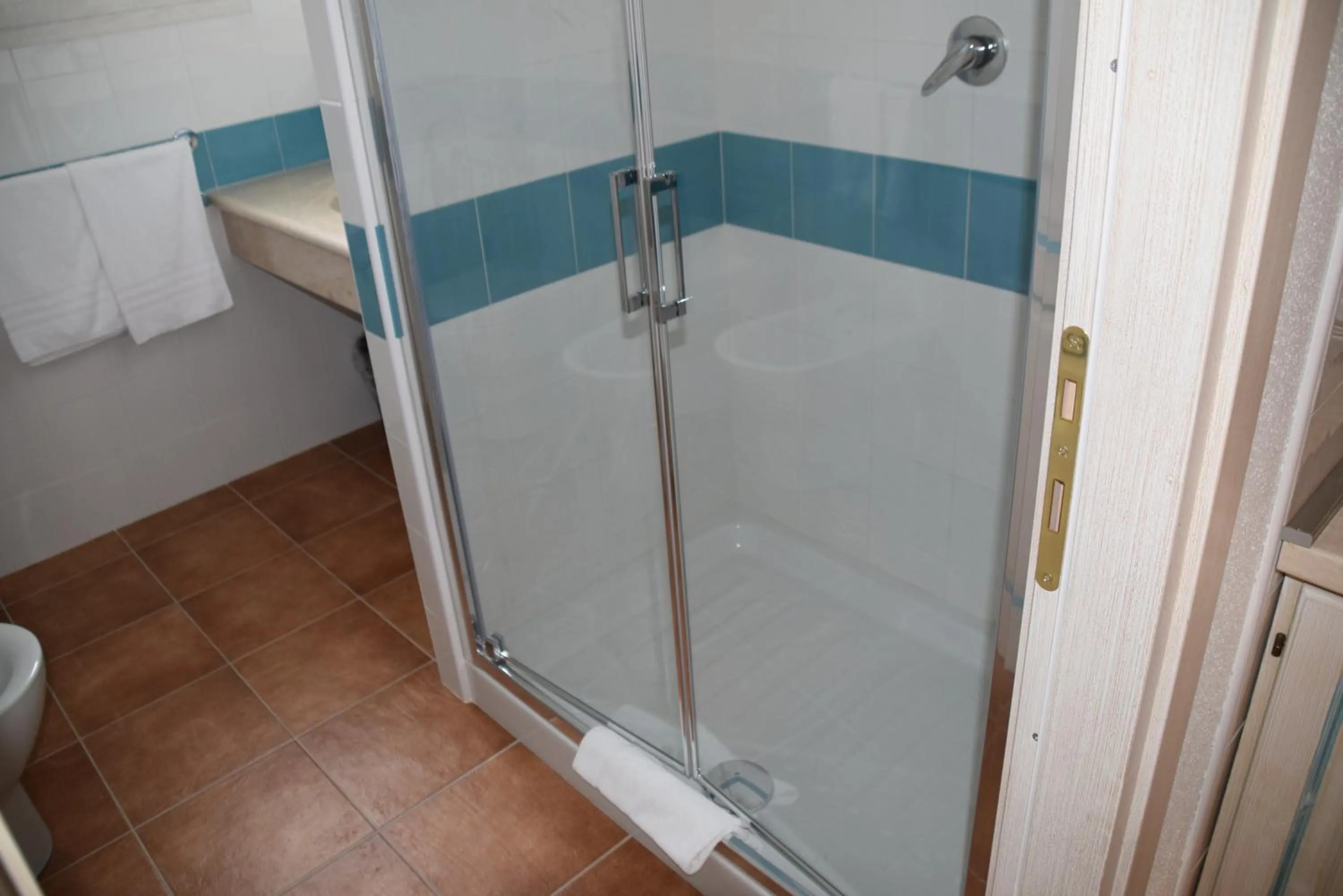 Shower in Hotel Baia Marina