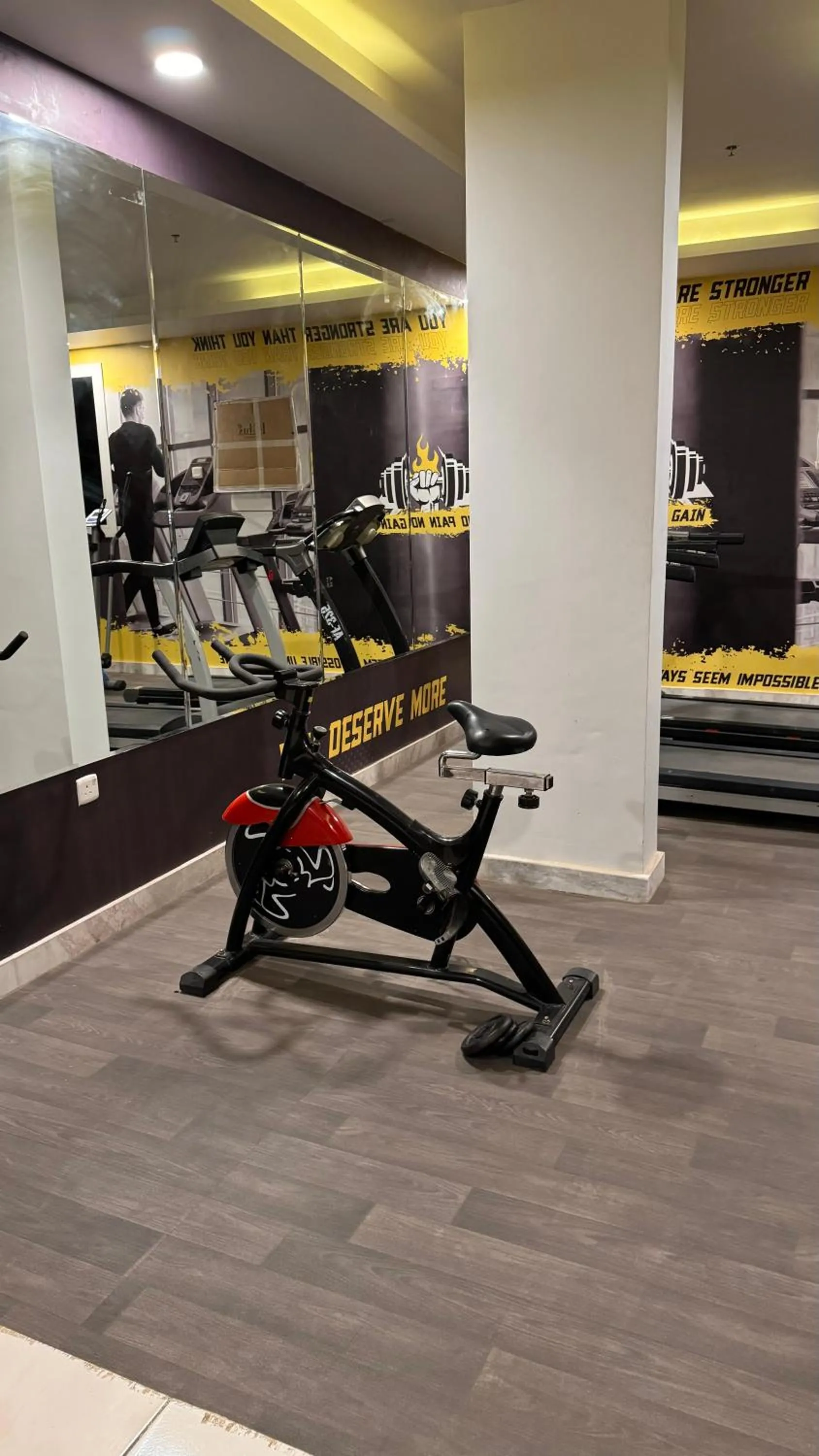 Fitness centre/facilities in Laten Suites Al Salim Plaza