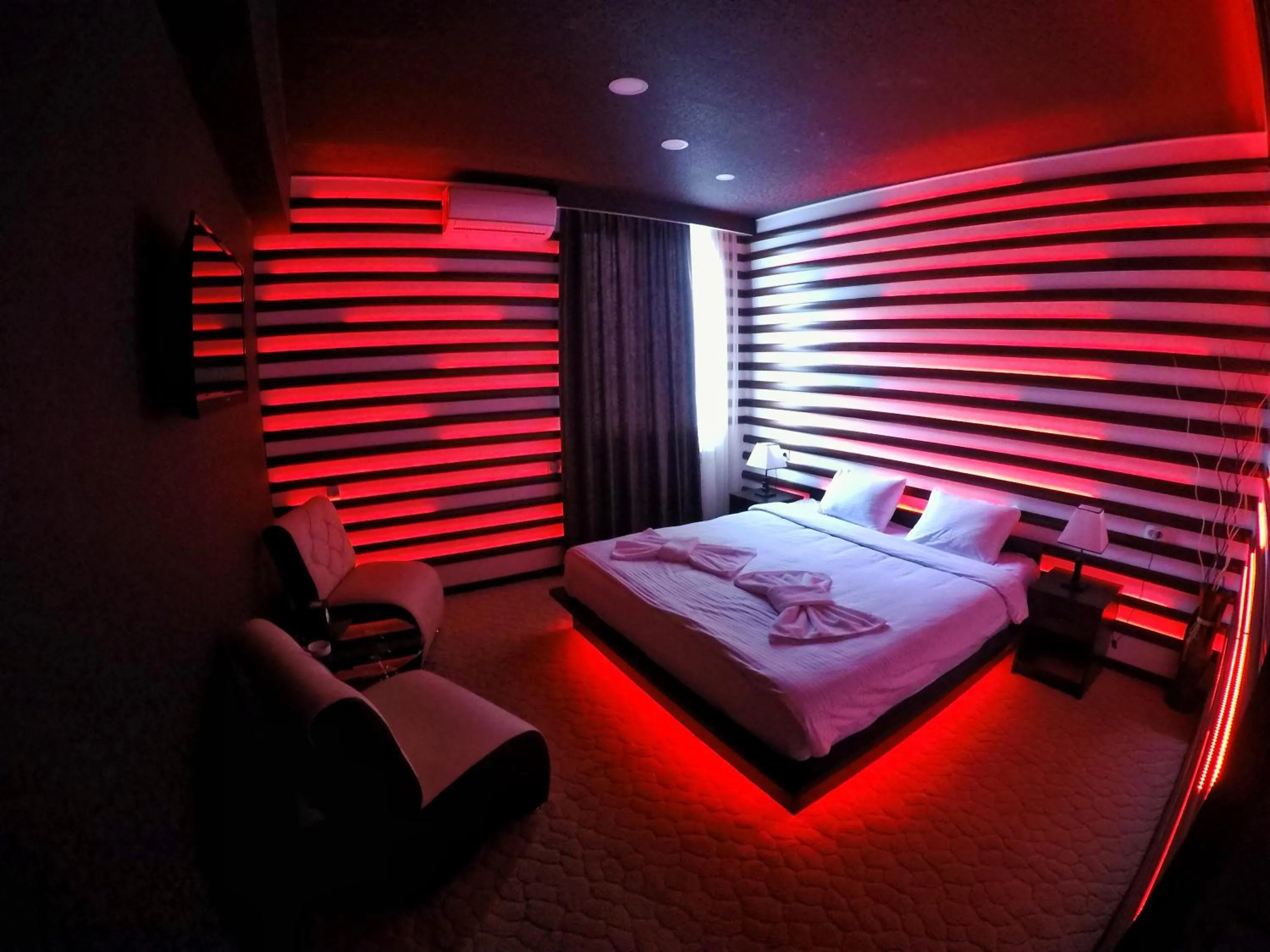 Queen Room in Vayk Hotel