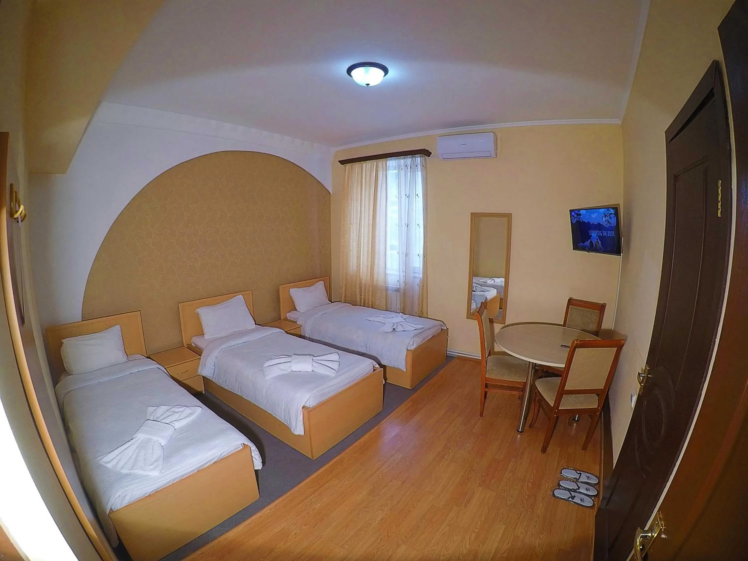 Triple Room in Vayk Hotel