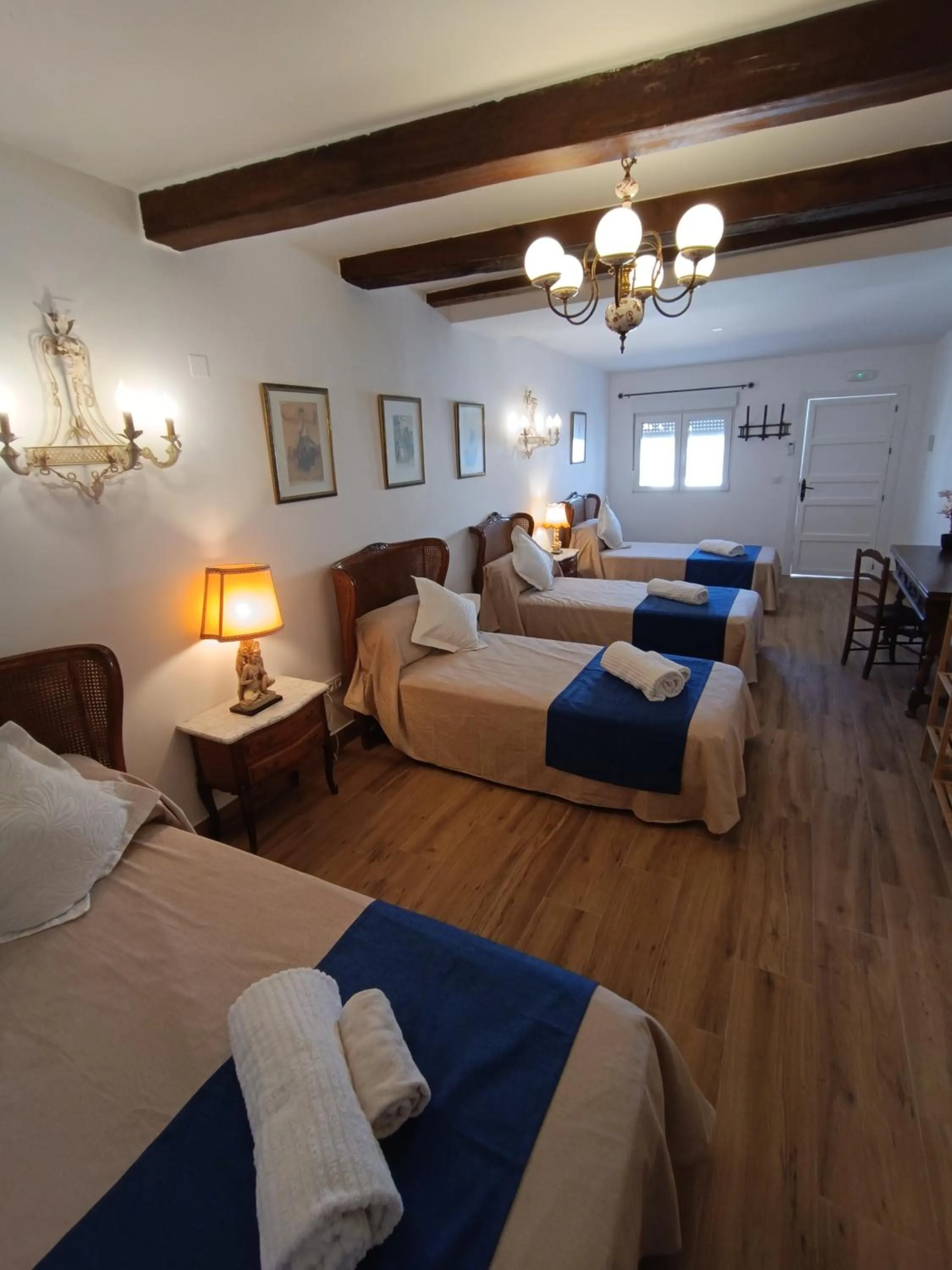 Photo of the whole room, Bed in El Palacete de Cuevas