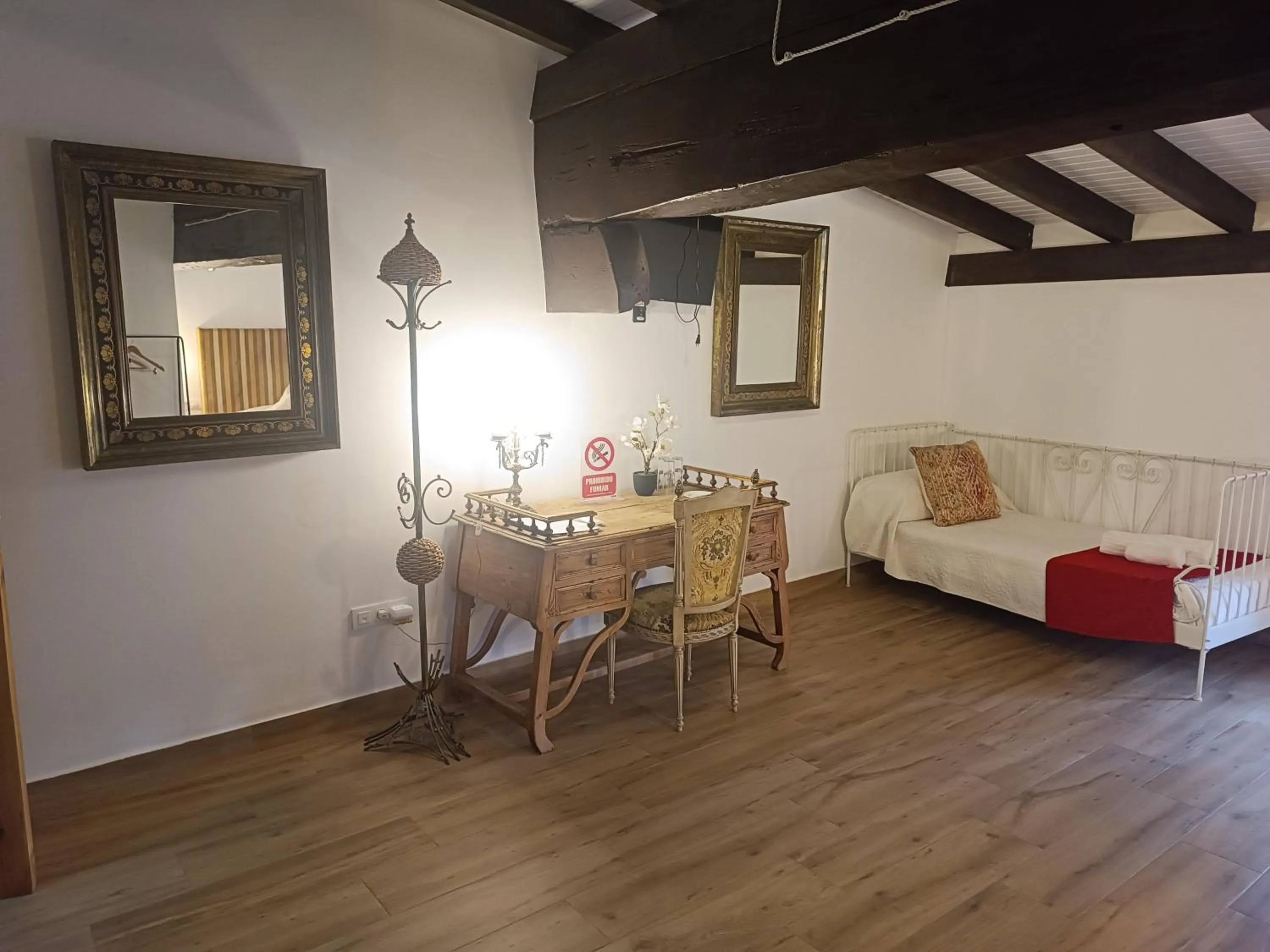 Photo of the whole room, Bed in El Palacete de Cuevas