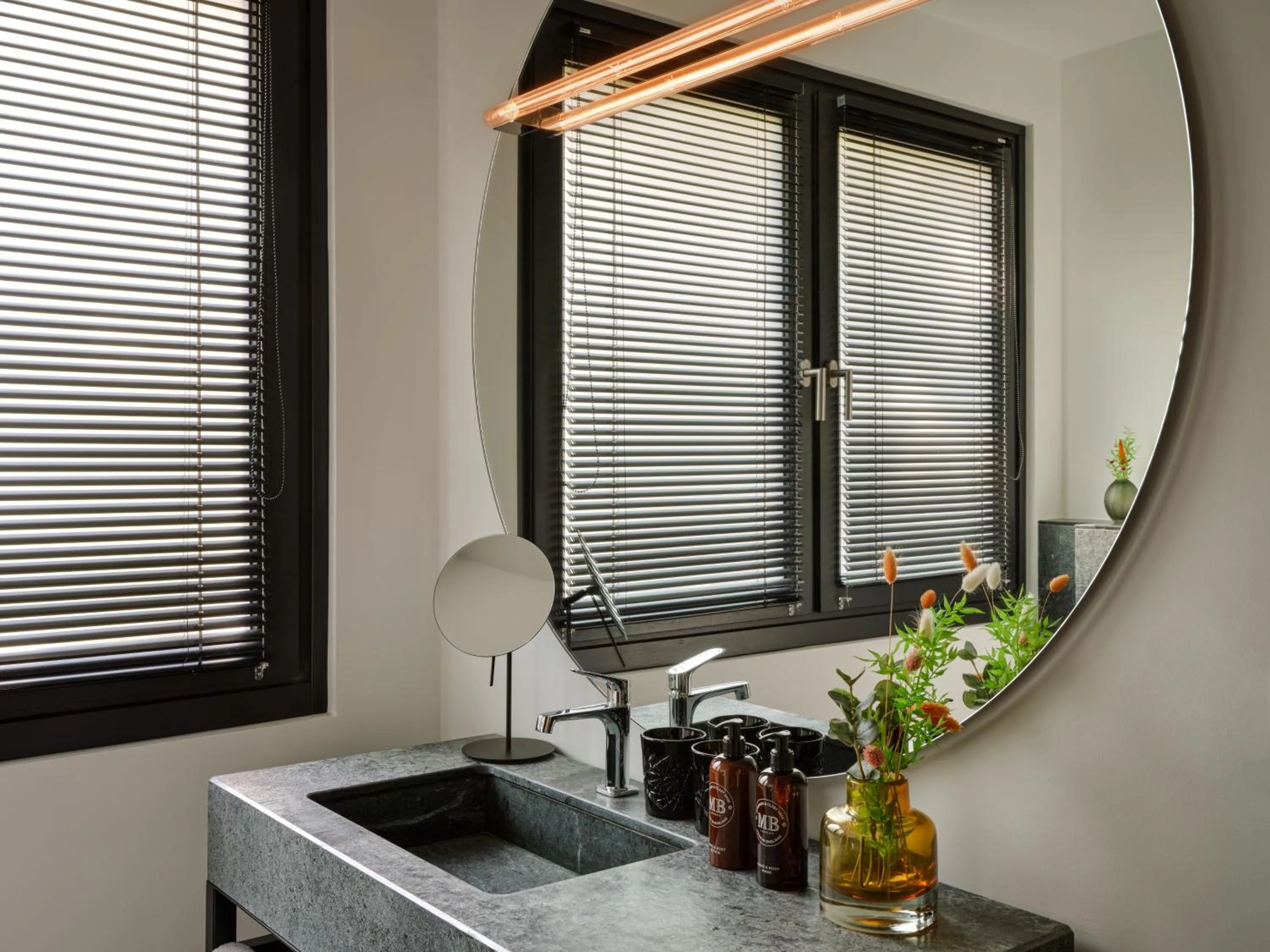 Bathroom in Boston Apartments HH