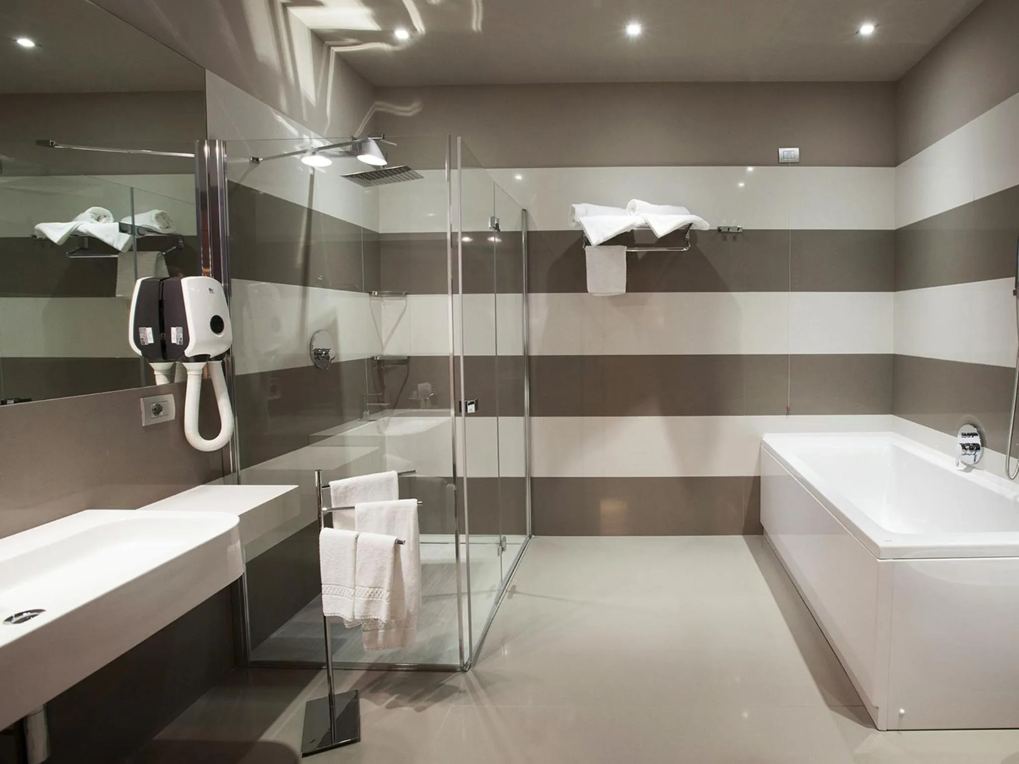 Bathroom in Hotel Vittoria