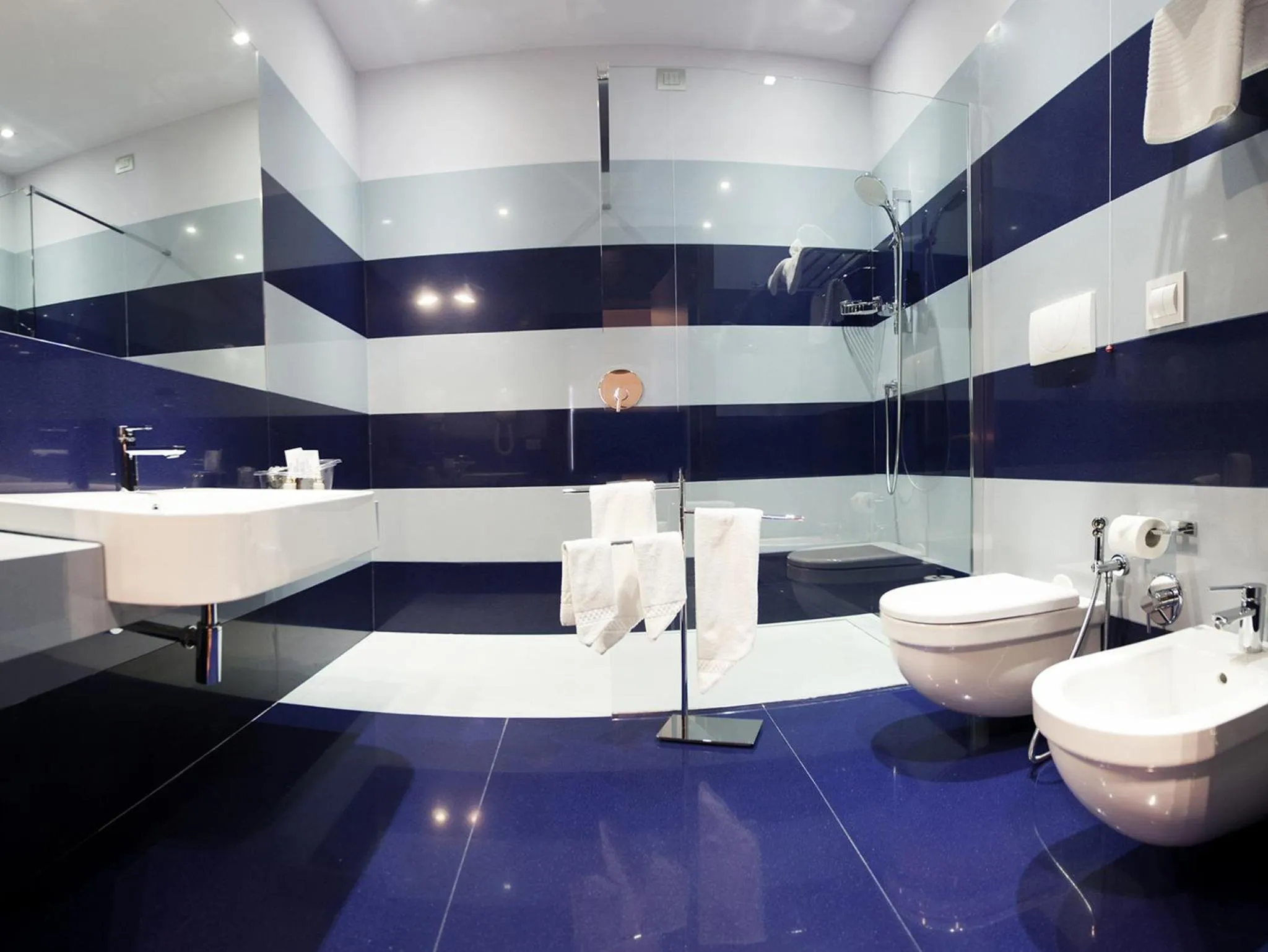 Shower in Hotel Vittoria