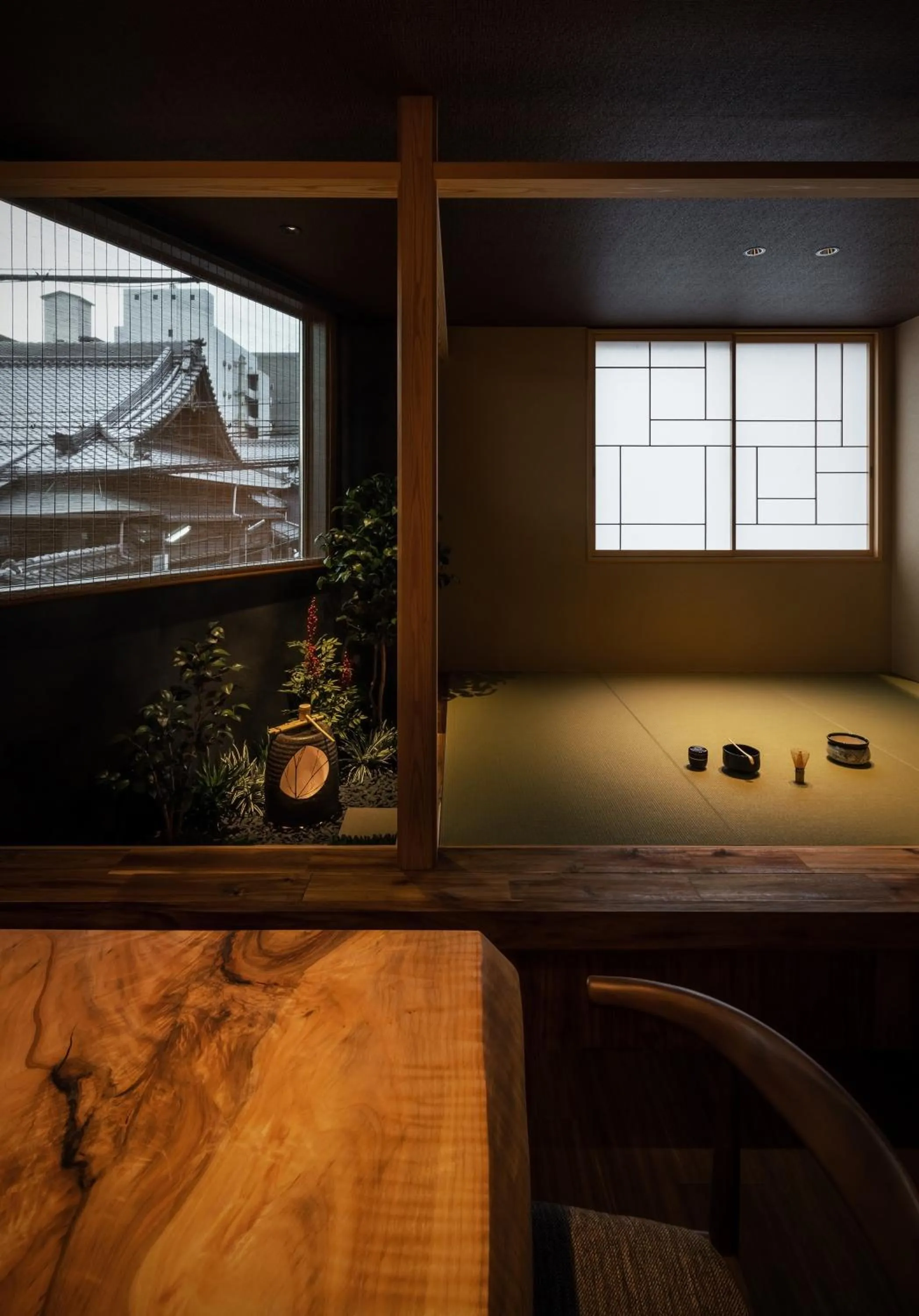 Living room in 古今 天下茶屋 with a private parking lot and a half open-air bath and direct to KIX