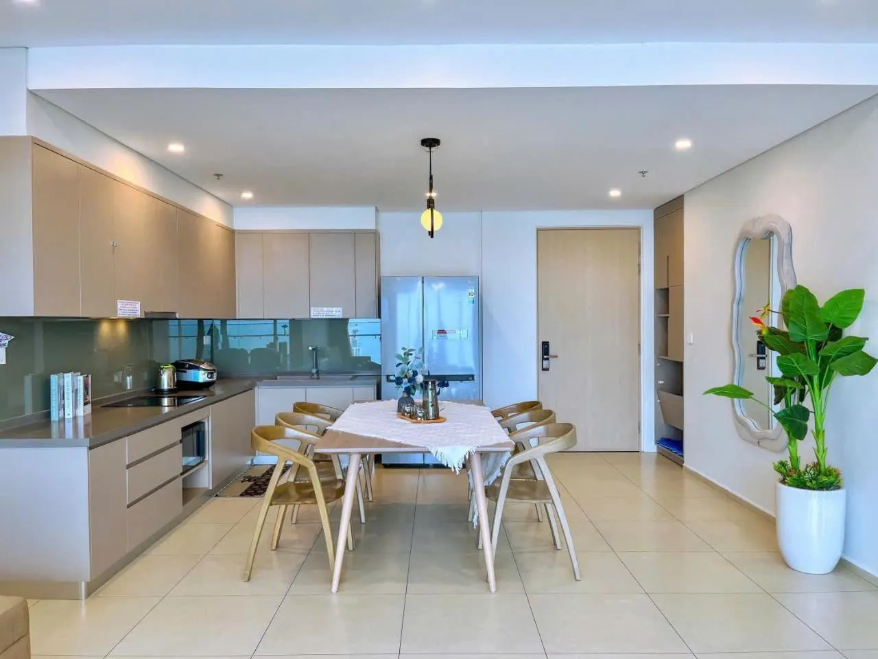 Dining area in Ken's House -The Sóng Condotel Vũng Tàu