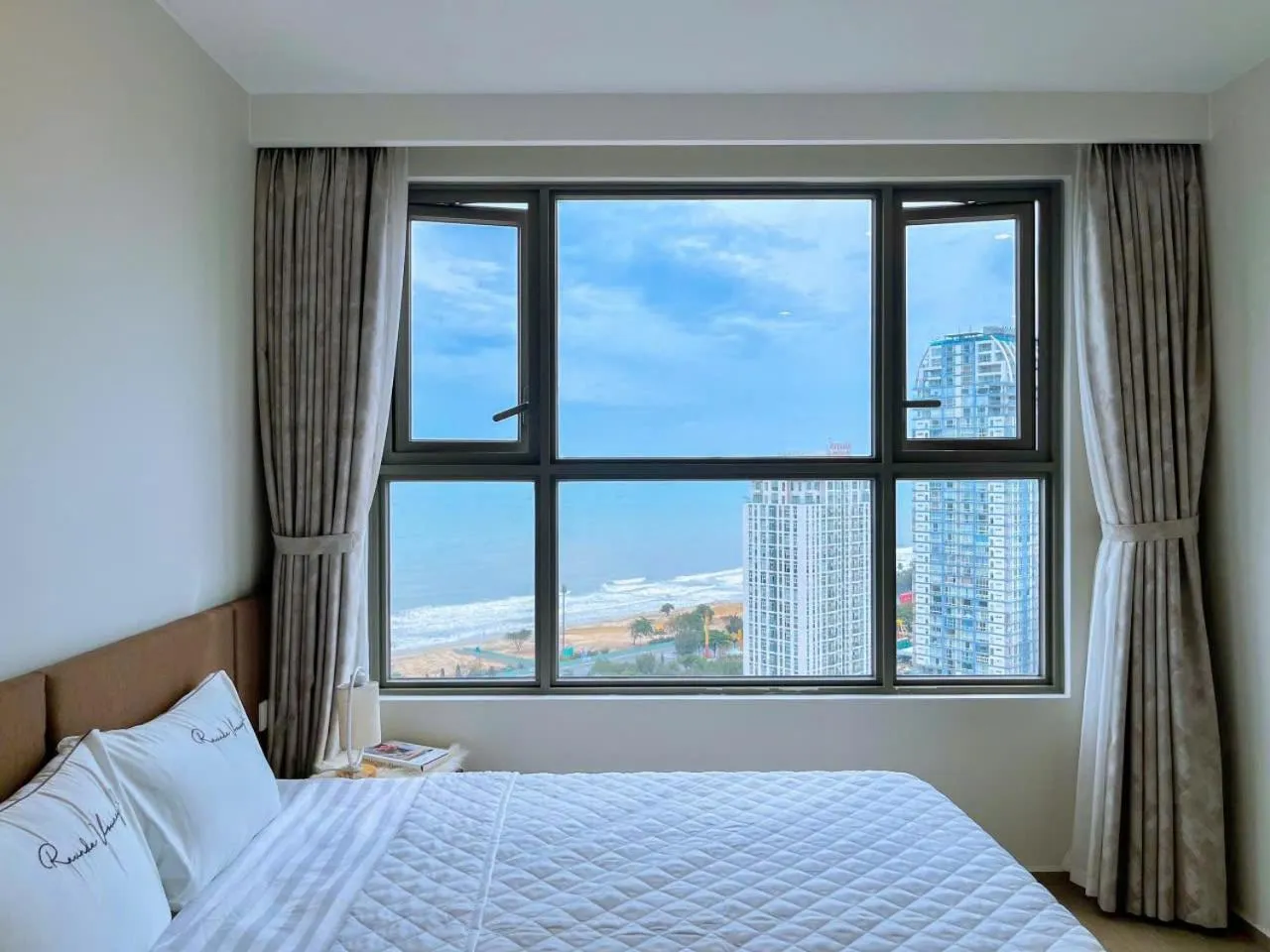 Photo of the whole room, Bed in Ken's House -The Sóng Condotel Vũng Tàu