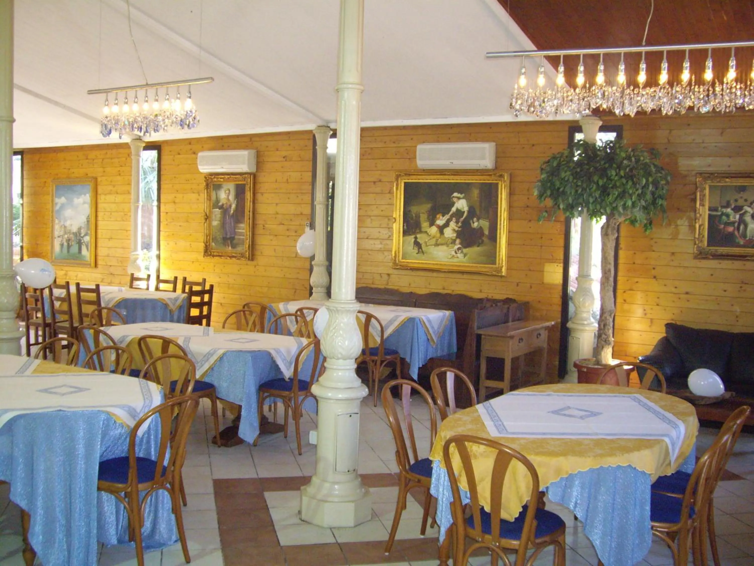 Restaurant/places to eat in Hotel Blumentag